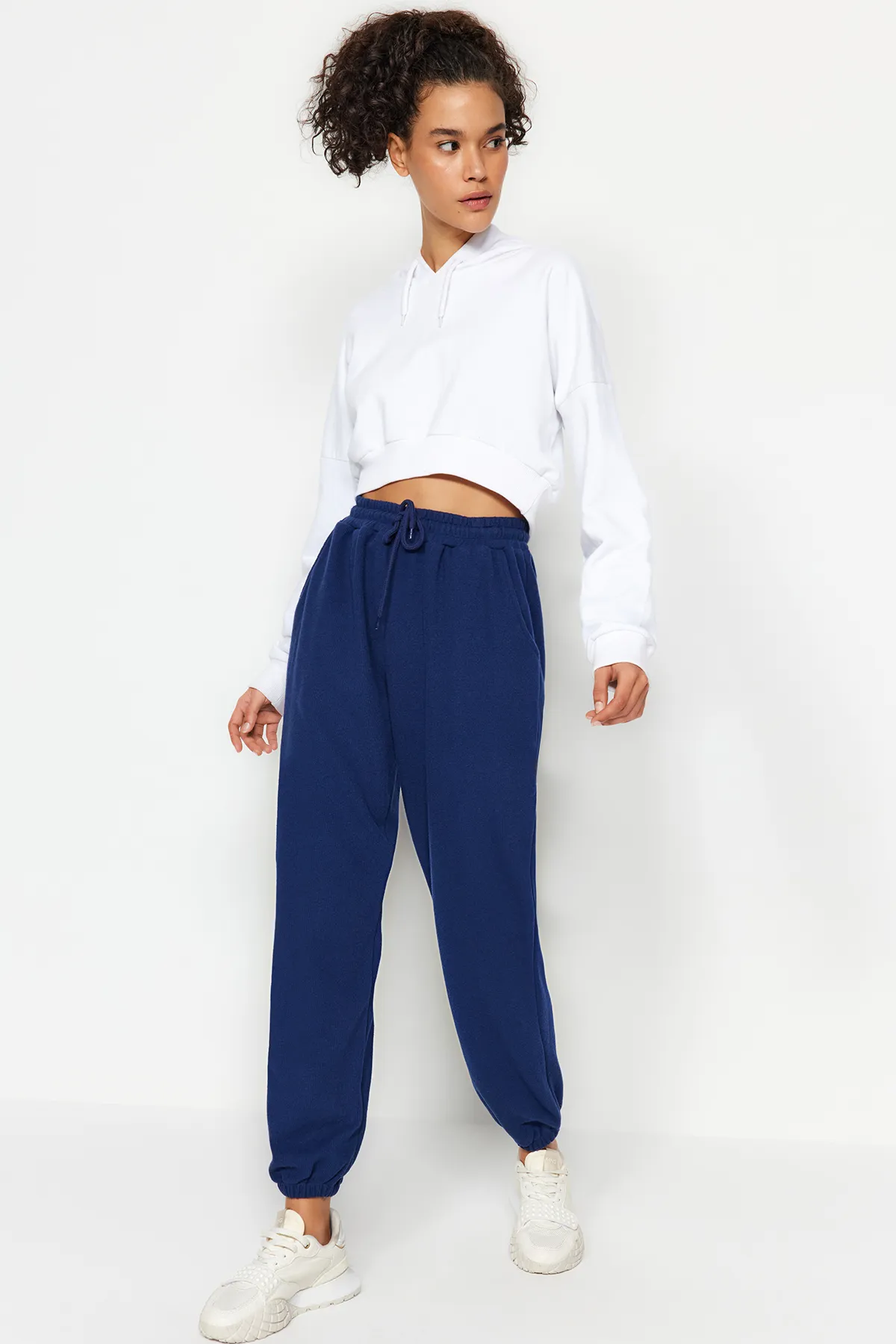 Trendyol Collection  Dark Navy Thessaloniki Bequeme Passform, gestrickte Sport-Jogginghose mit Tasche TWOAW21EA0168