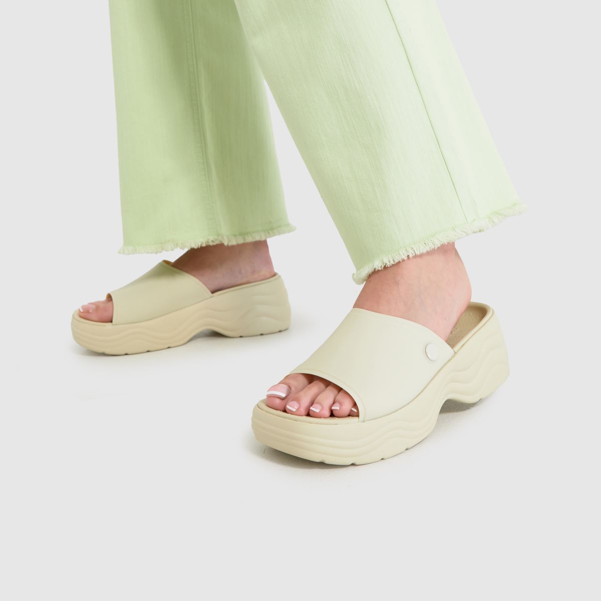 Crocs Skyline Slide szandál natúr színben