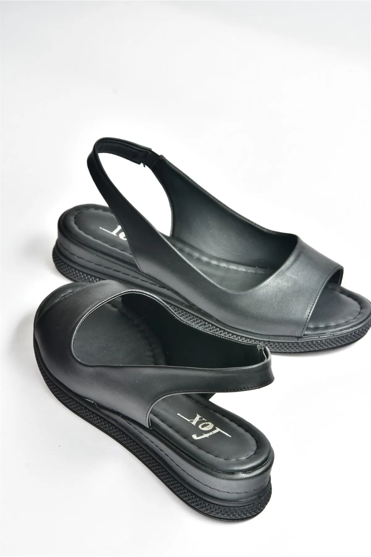Fox Shoes  Schwarze Damensandalen K674300609