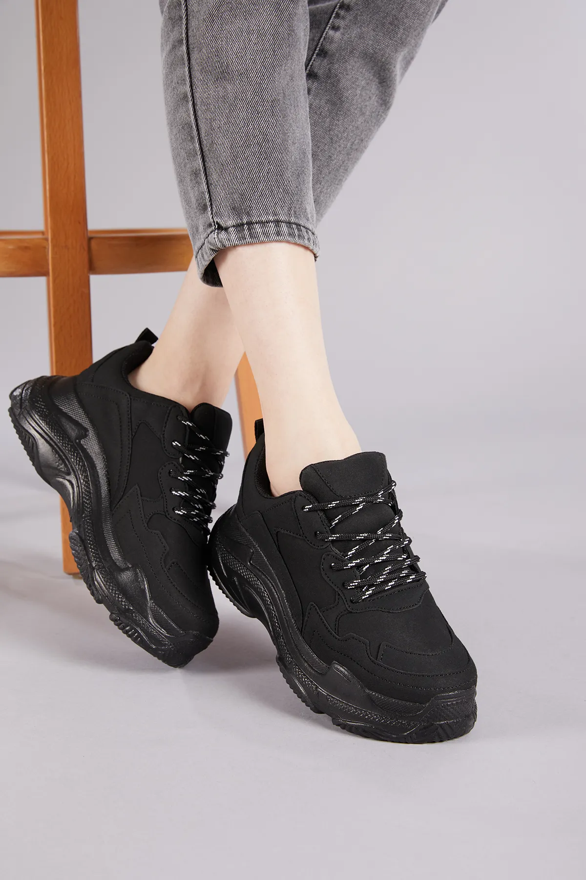 Tonny Black  Schwarze Wildleder-Sportschuhe für Damen Bls-q