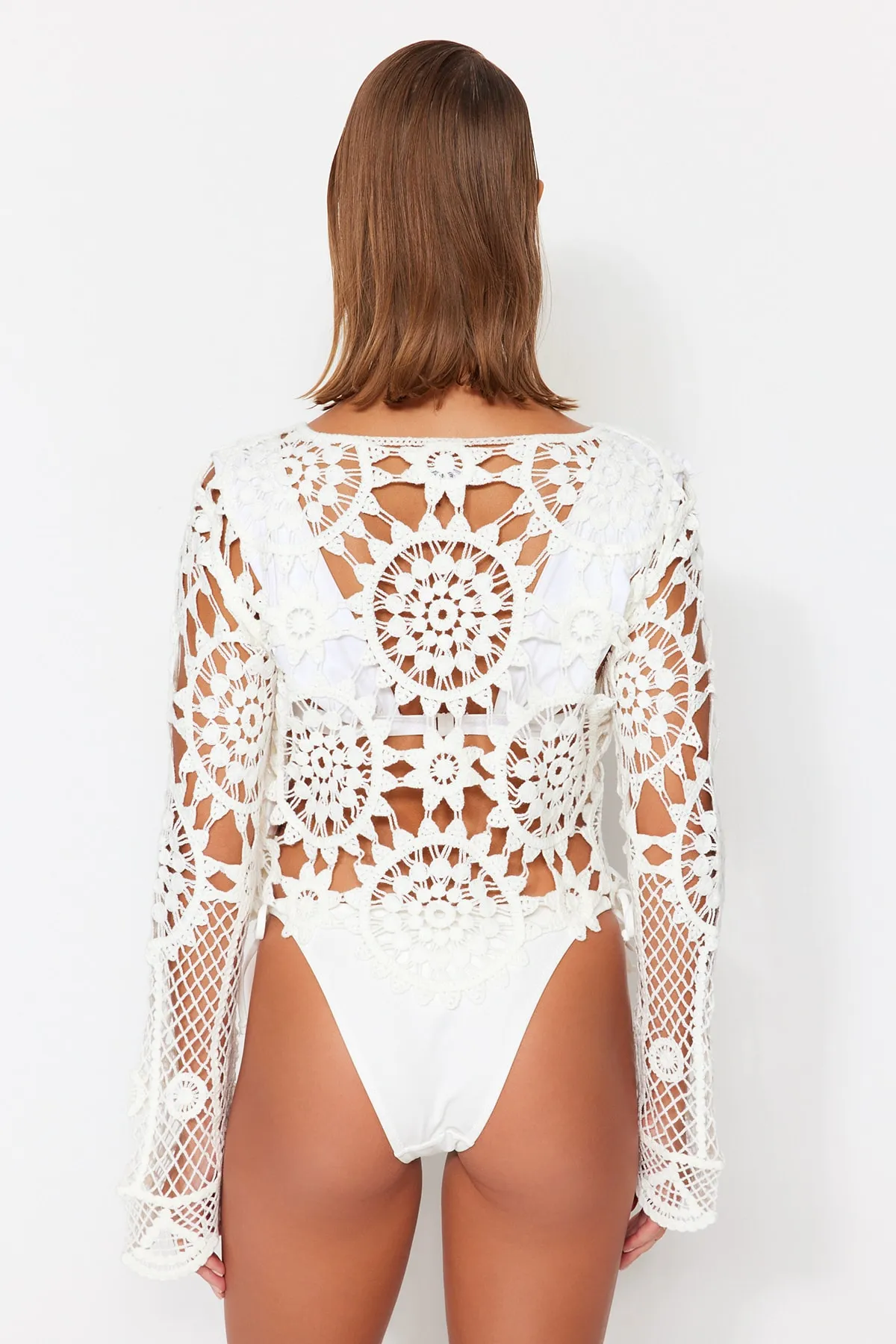 Trendyol Collection  Ecrufarbene Crop-Strickbluse TBESS20BZ0572