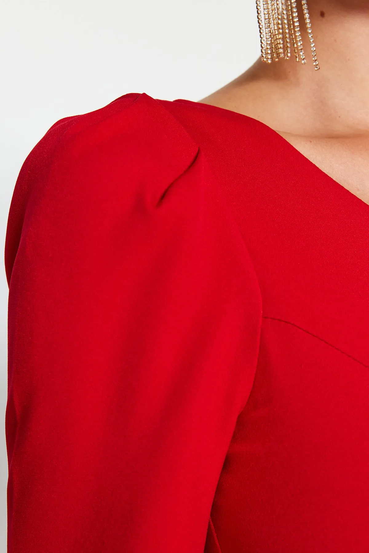 Trendyol Collection  Rotes, tailliertes Webkleid TPRAW24EL00094