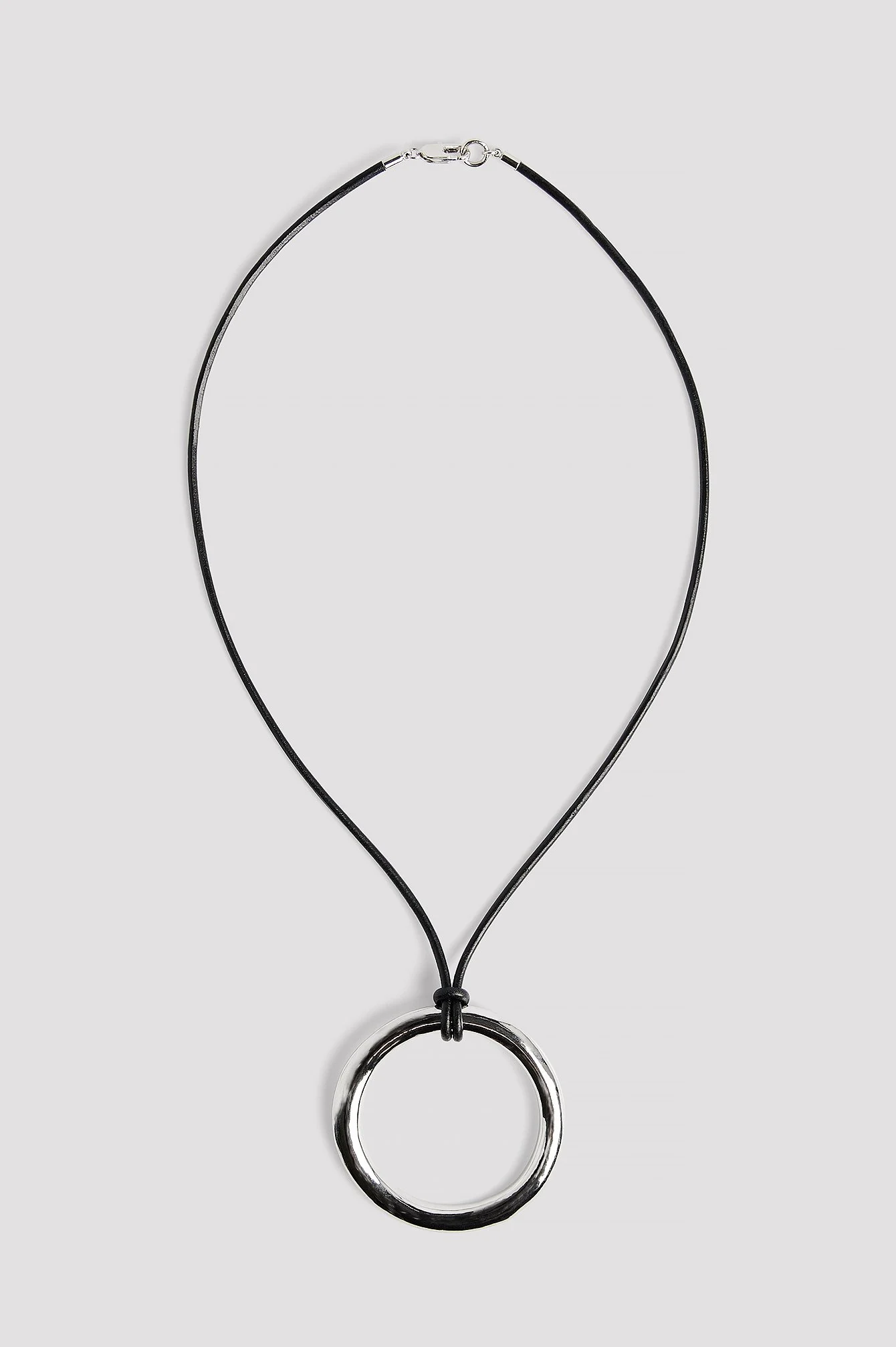 Halskette mit Ring-Anhänger