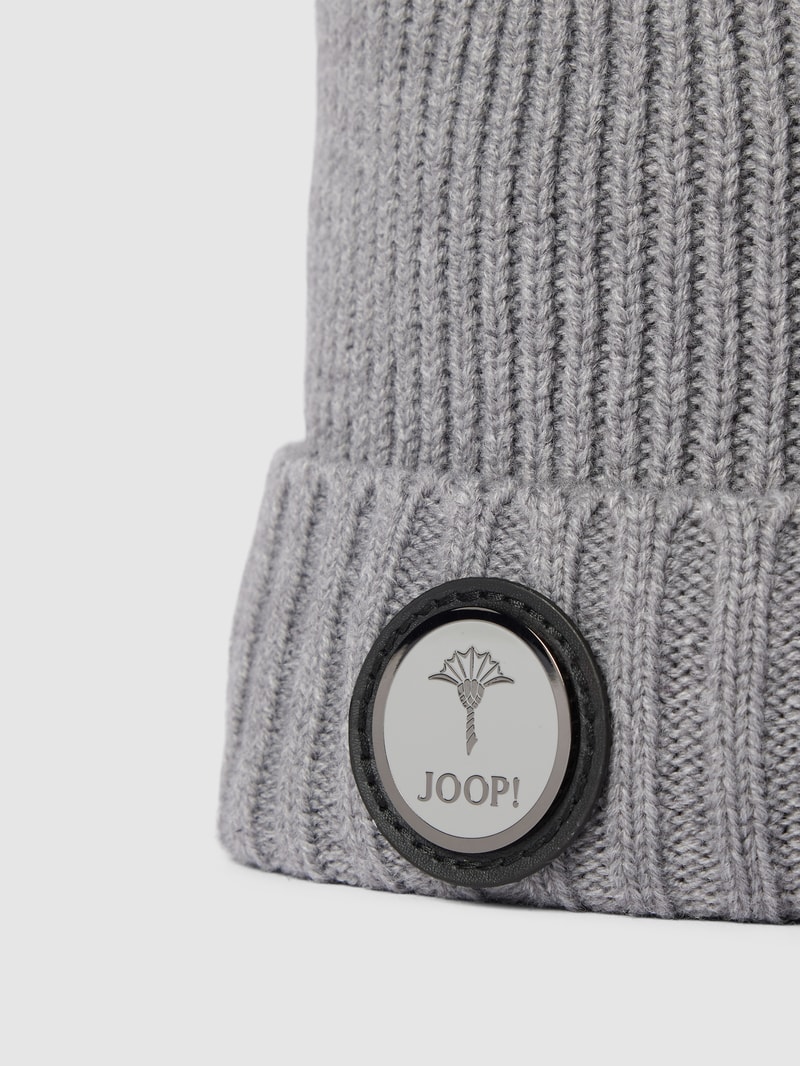 Beanie mit Label-Patch Modell 'Francis' in hellgrau