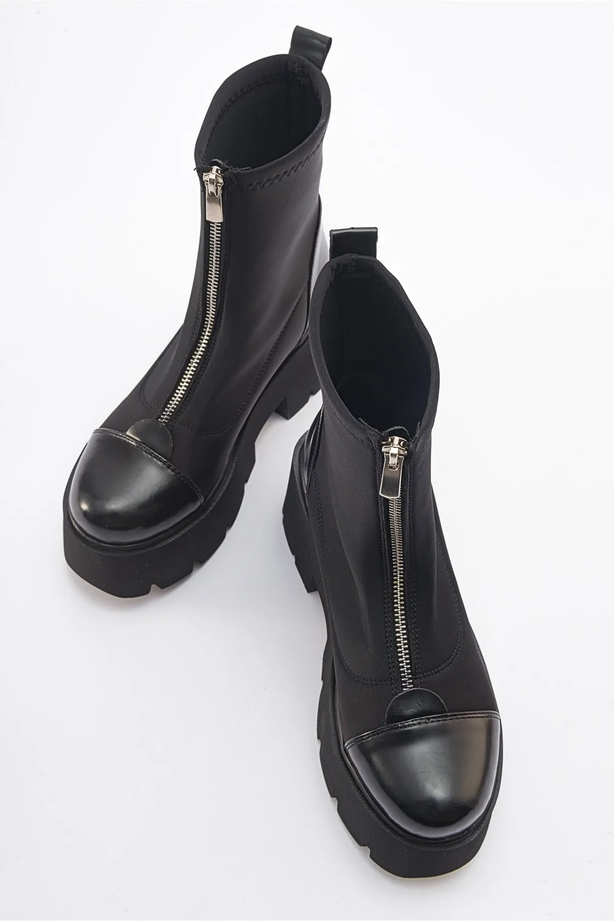 LuviShoes  BRAY Damen-Stiefel aus schwarzem Lackleder mit dicker Sohle aus Scuba