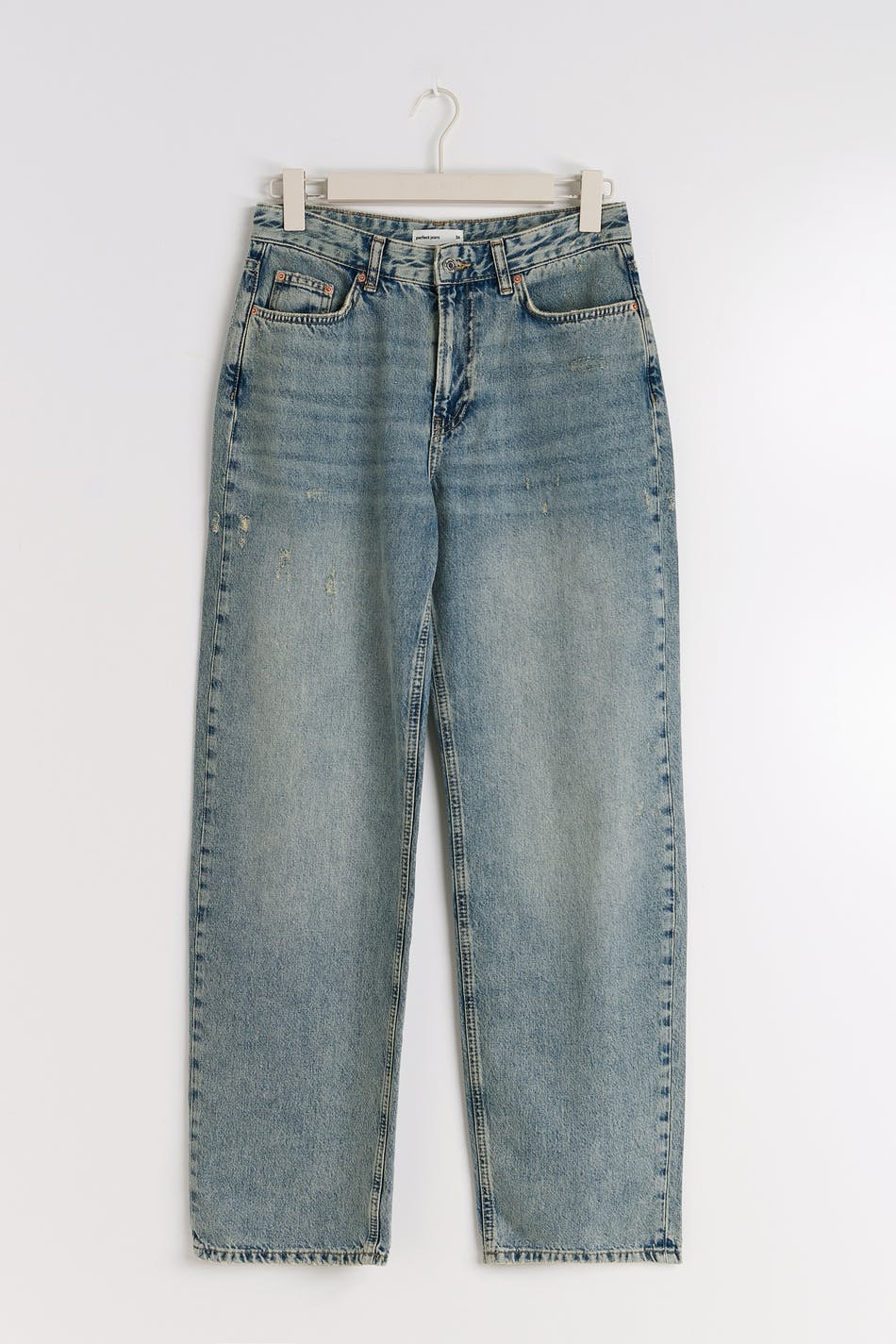 Baggy distressed jeans