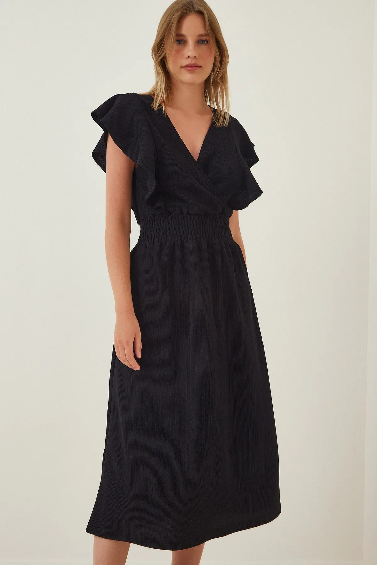 Happiness İstanbul  Schwarzes, strukturiertes Volant-Strickkleid für Damen CI00025