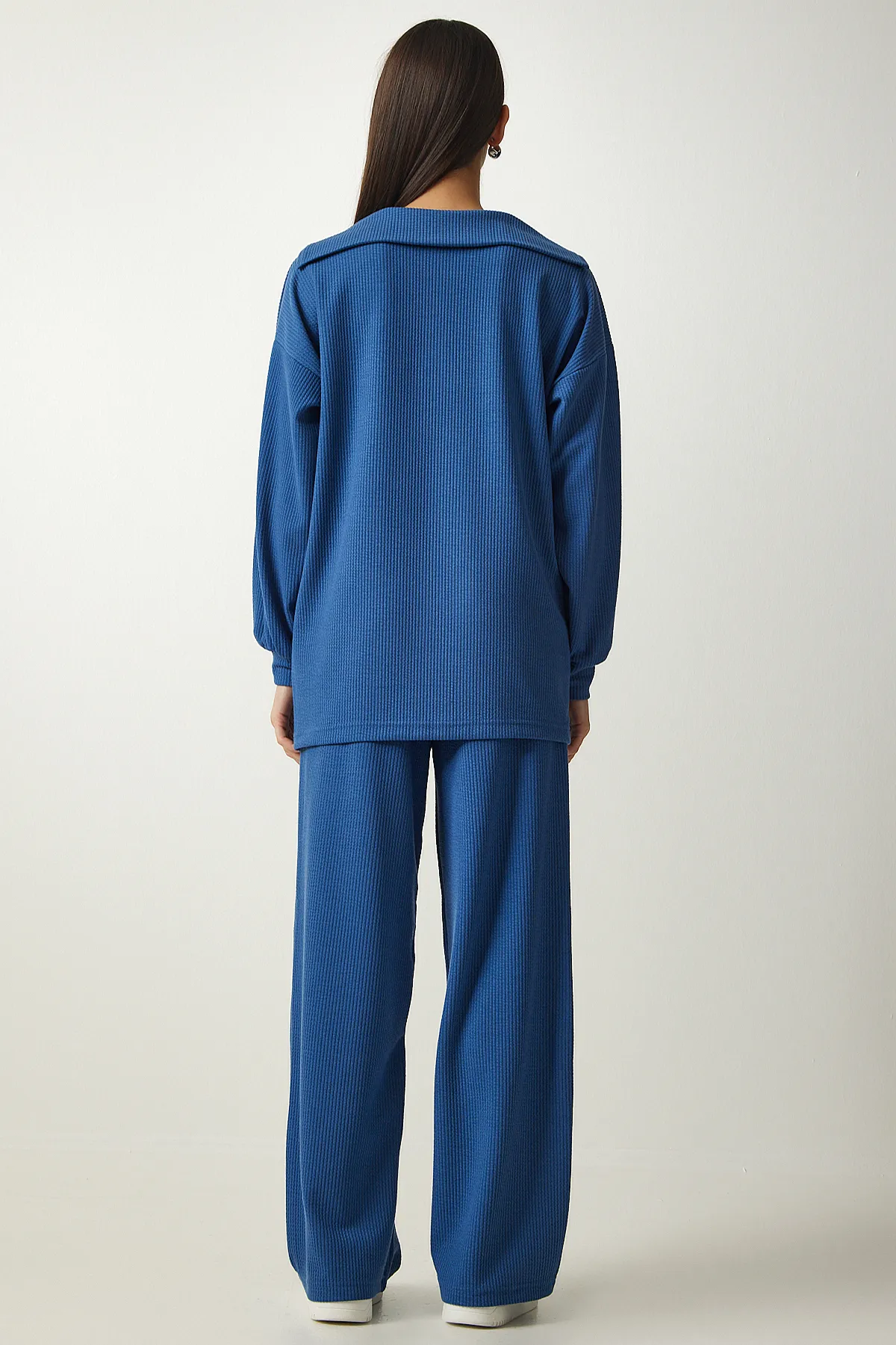 Happiness İstanbul  Damen-Set aus schnurgebundener Strickbluse und Hose in Indigoblau EW00004