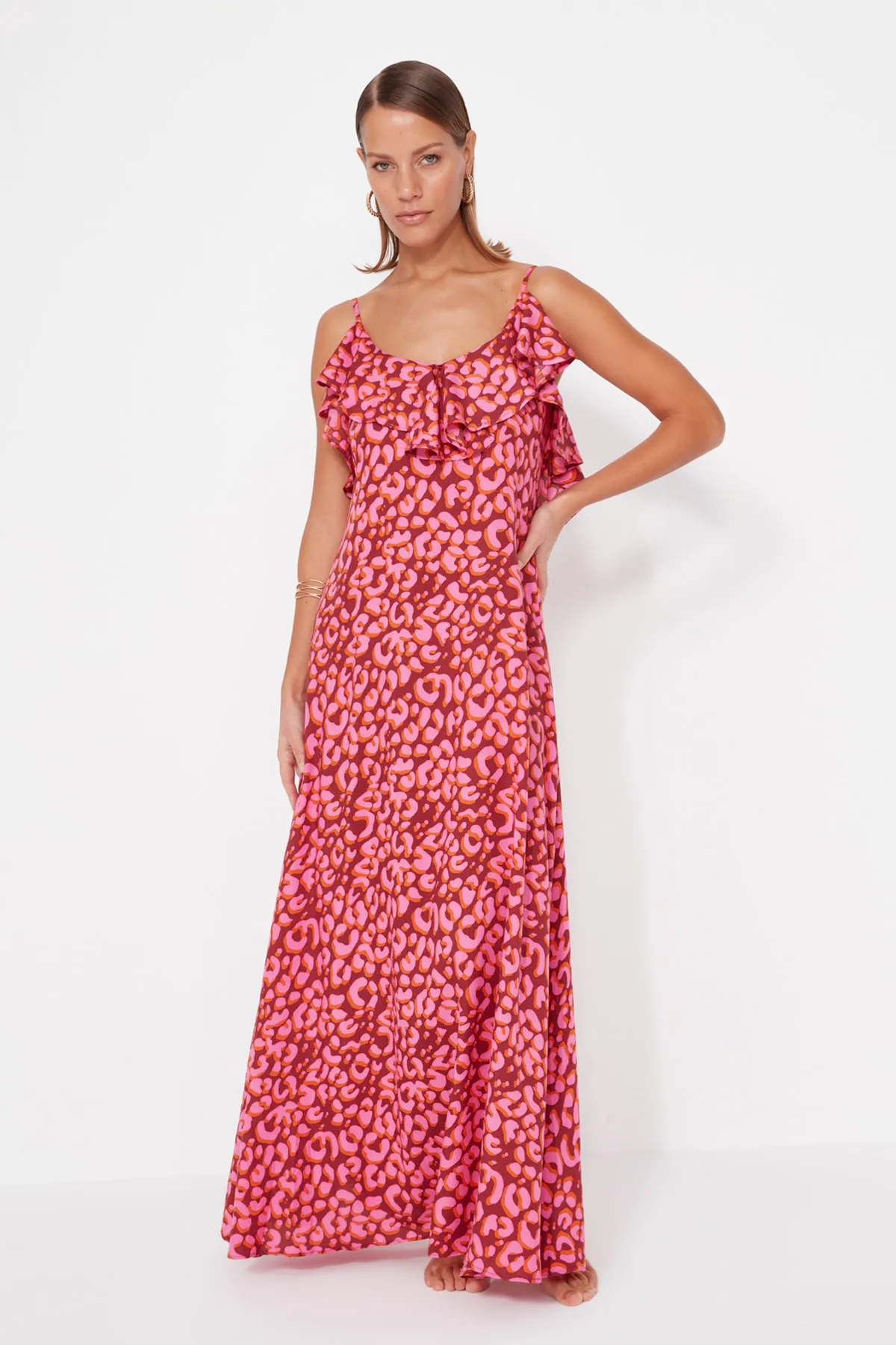 Trendyol Collection  Maxi-Strandkleid mit gewebten Rüschen und Tiermuster TBESS19WY0004