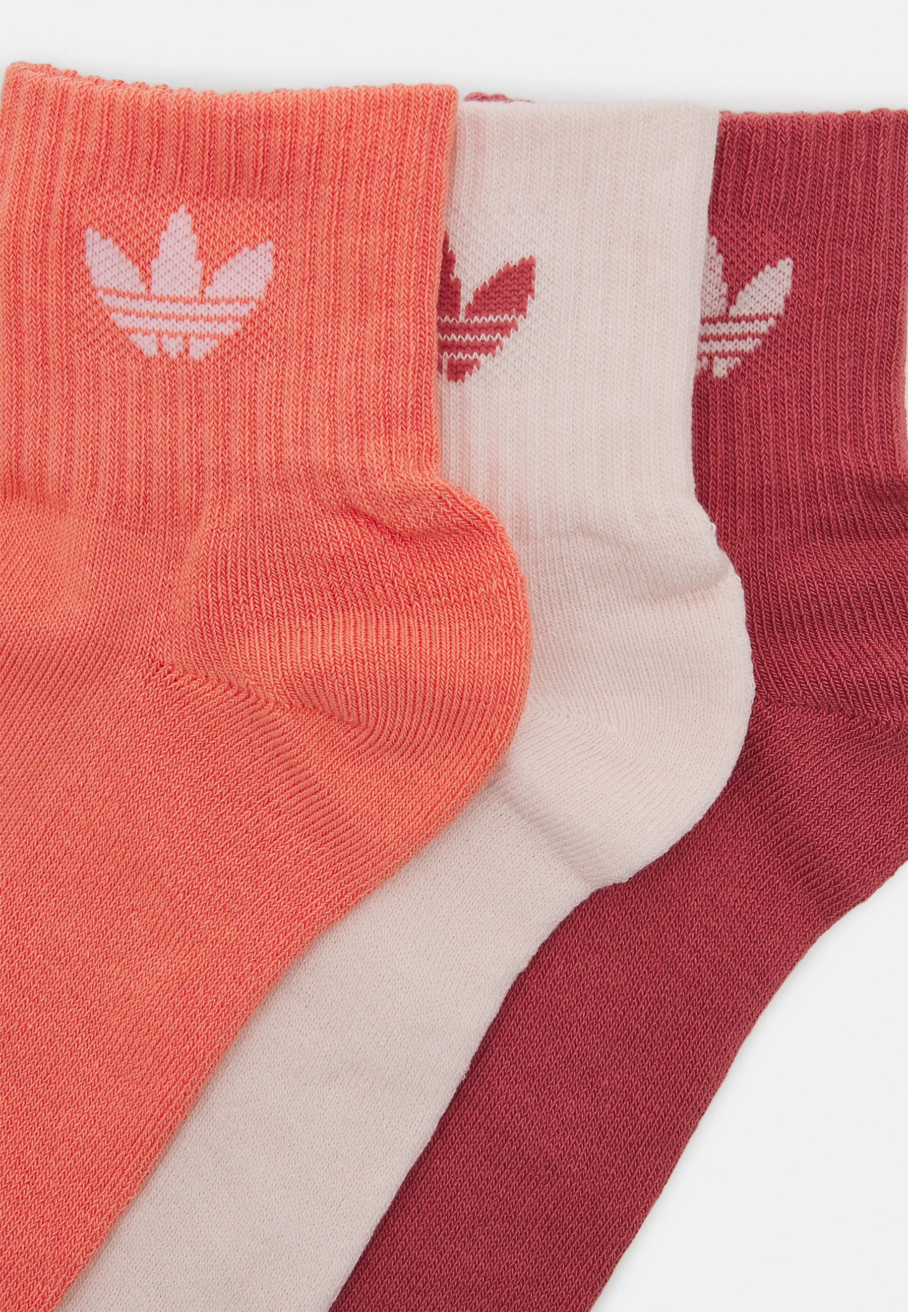 adidas Originals MID ANKLE UNISEX PACK DE 3 - Calcetines - fusión cuarzo/semi coral/rojo