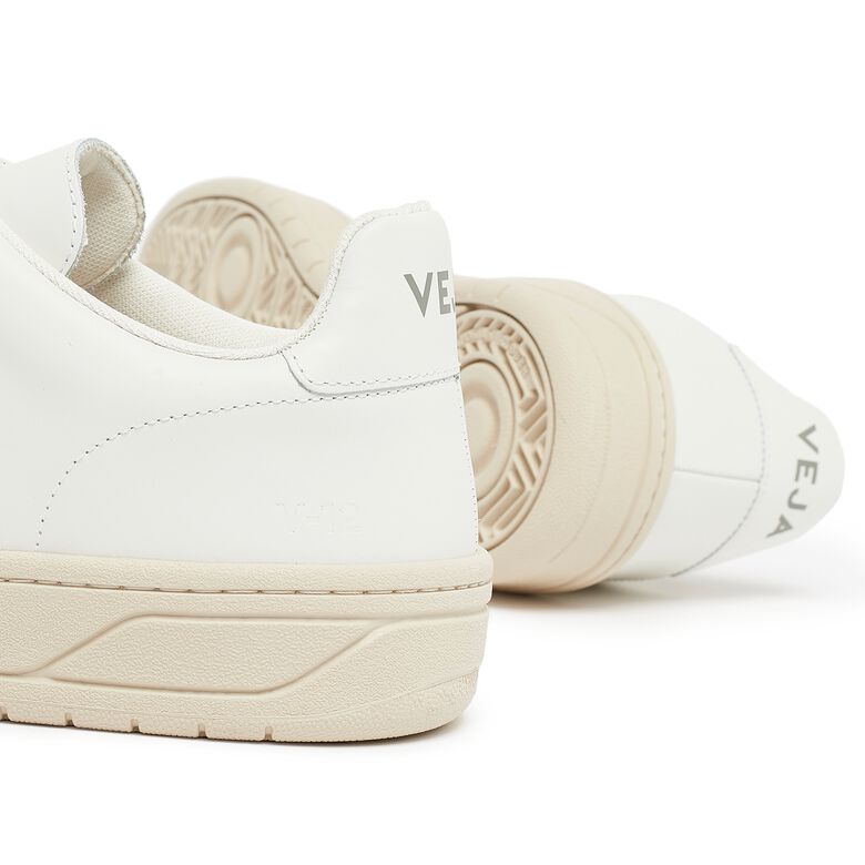 Veja Wmns V-12 extra white