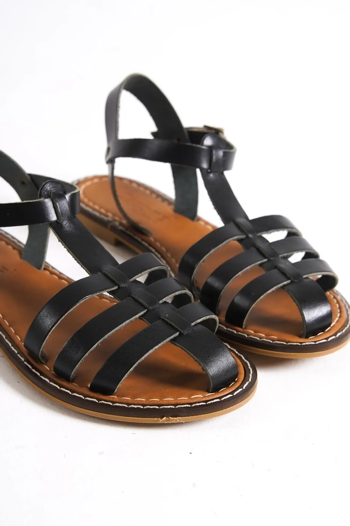 Capone Outfitters  Capone Gladiator Schwarze Damen-Ledersandalen mit Riemen