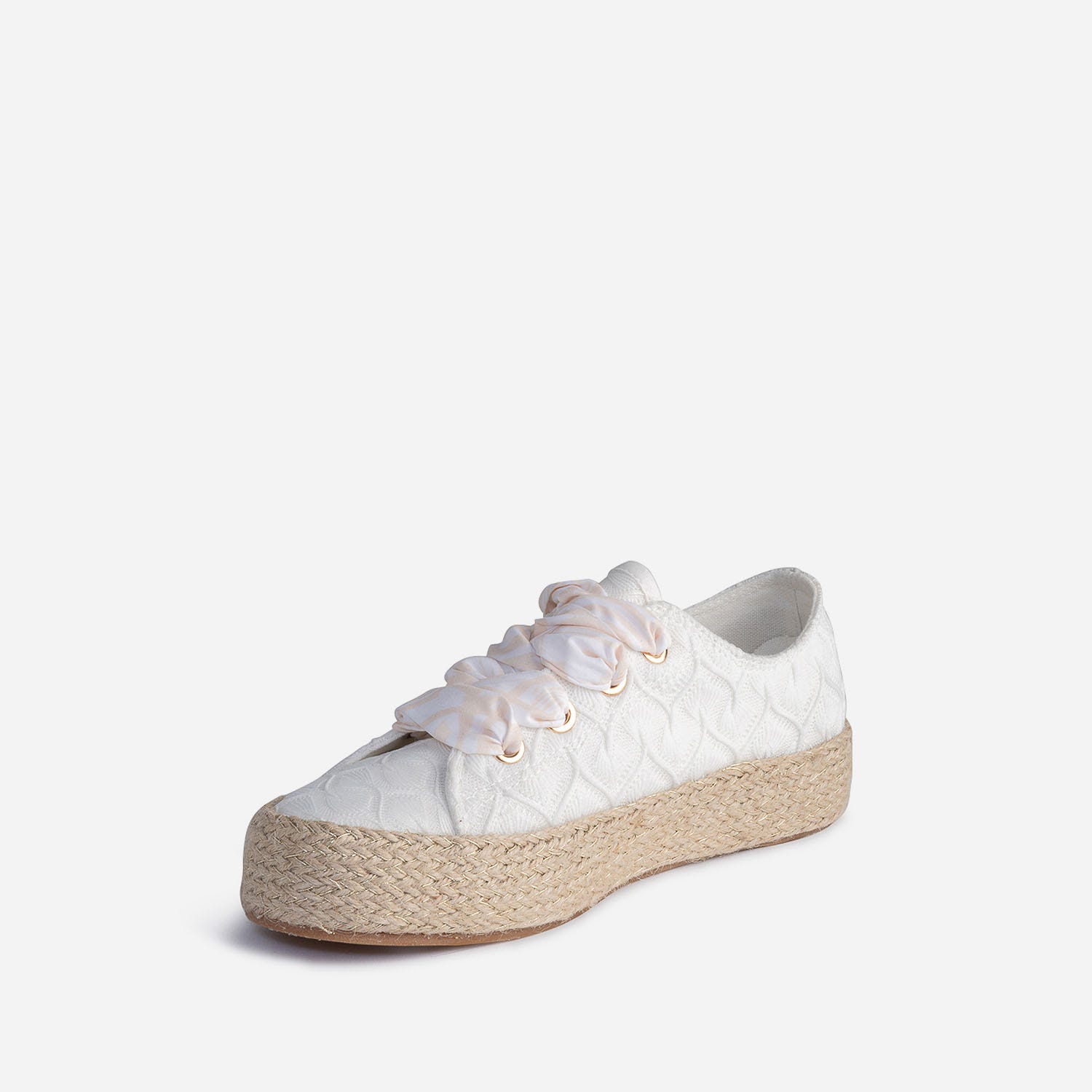 Tennis blanche brodée dentelle éco-conçue
