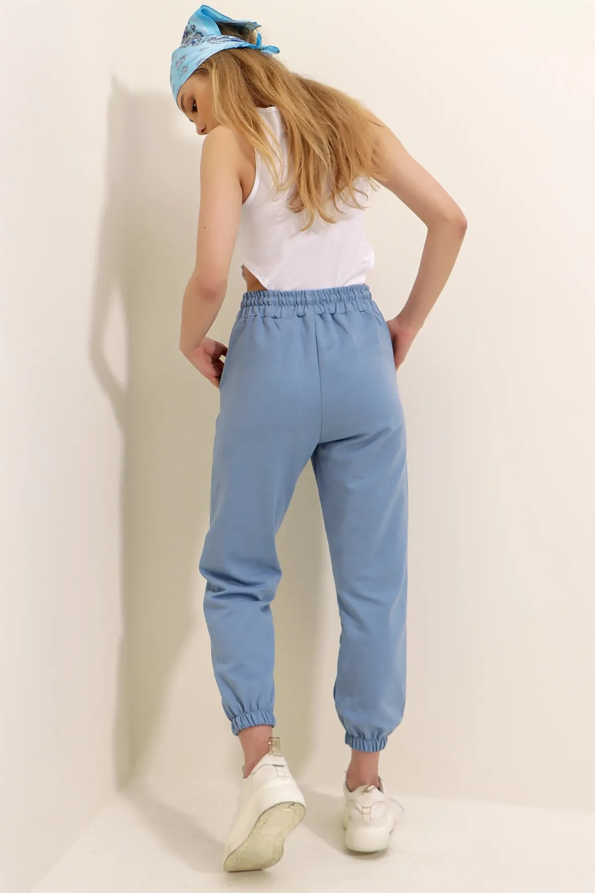 Trend Alaçatı Stili  Himmelblaue Jogginghose mit zwei Fäden und elastischen Beinen für Damen ALC-Y2933