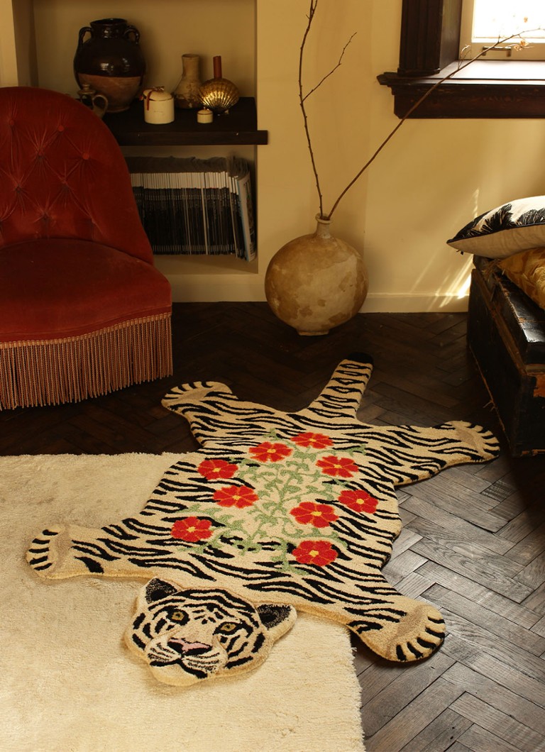 Doing Goods Floral White Tiger Veliki tepih 155 x 93 cm