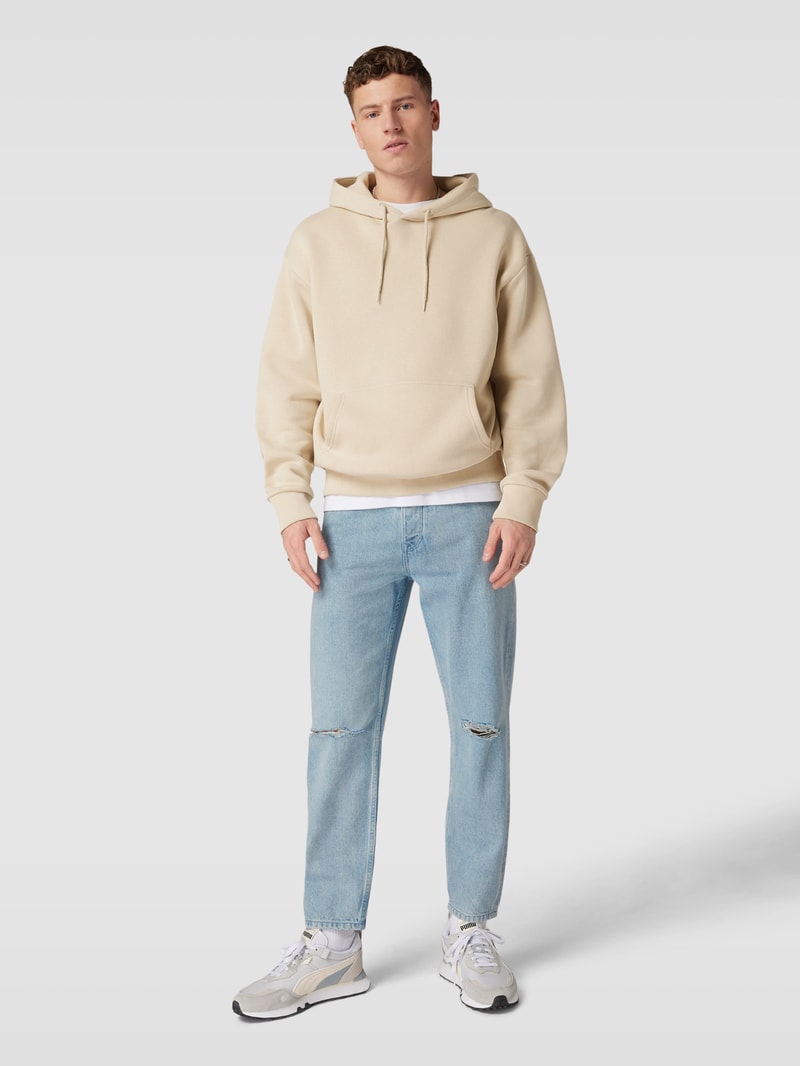 Jeans mit Label-Patch in eisblau