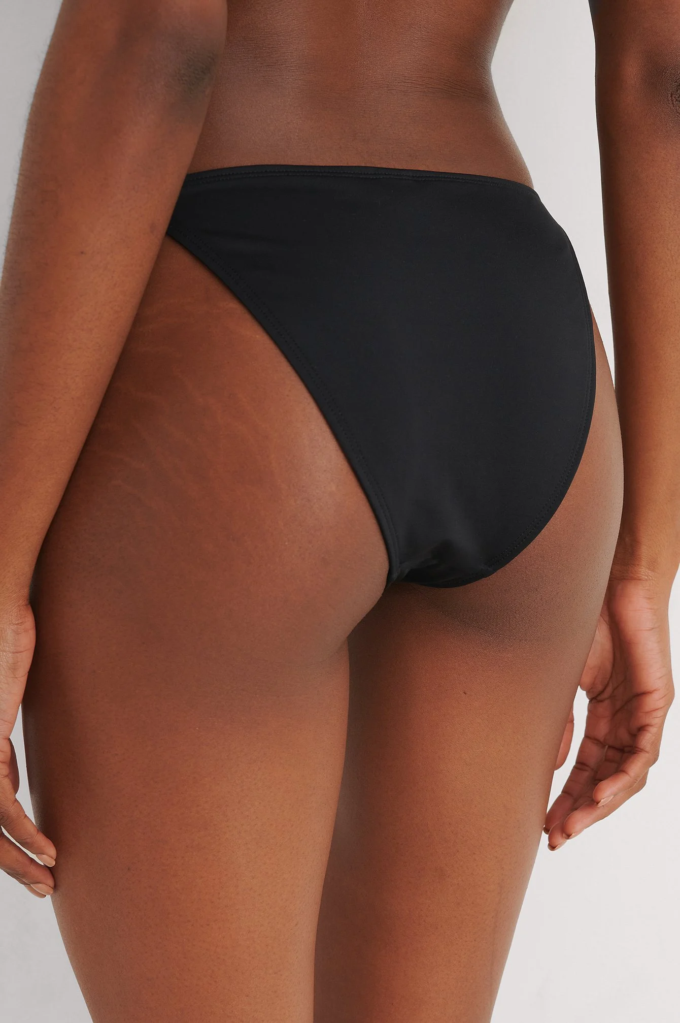 Bikini-Höschen Mit Dünnen Schnüren