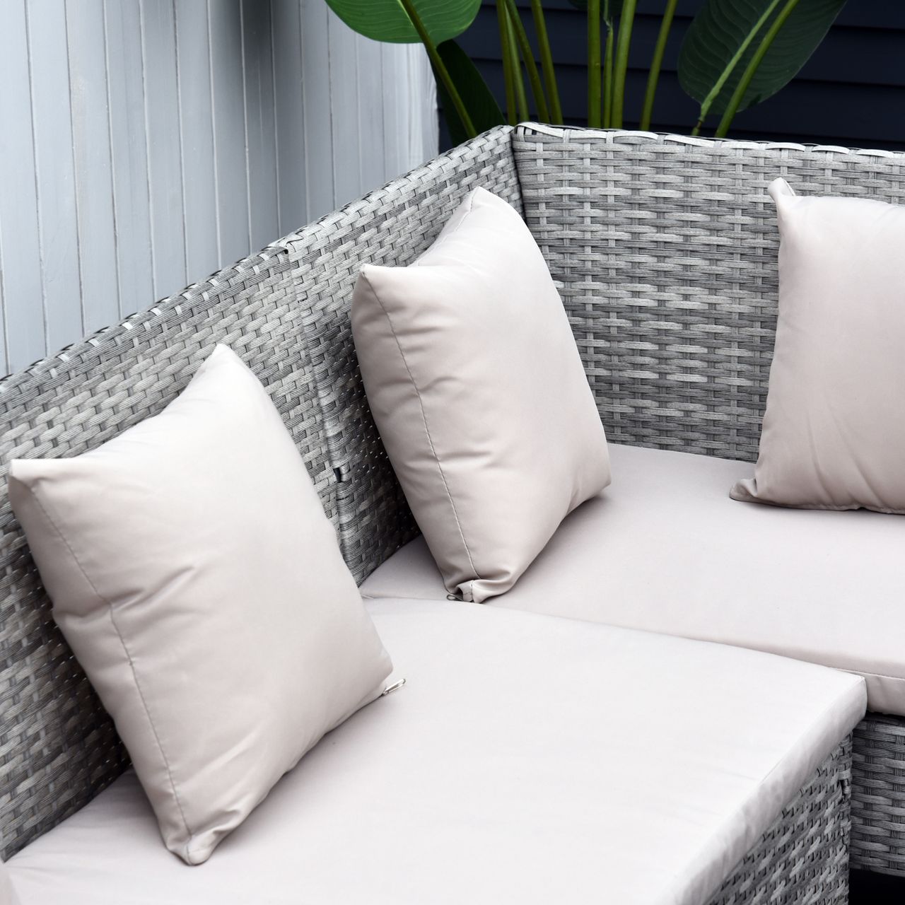 Outsunny 5-tlg. Gartenmöbel Set Rattan Sitzgruppe mit Fußhocker Metall Grau 134 x 60 x 75 cm