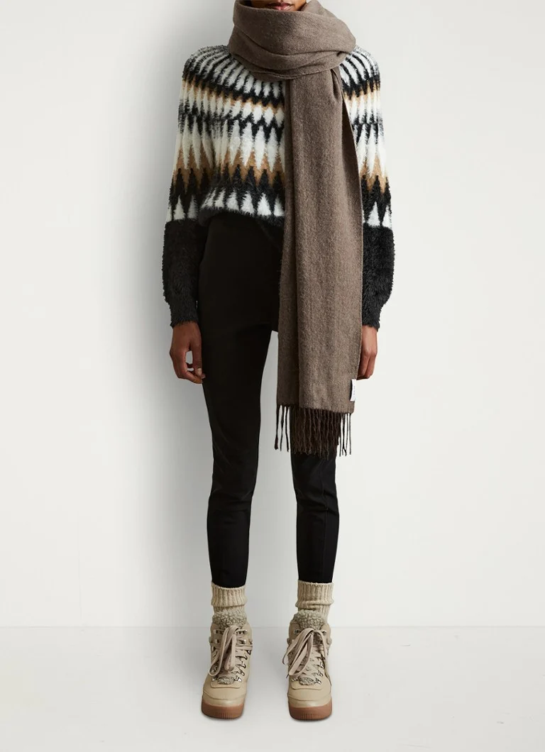 Tricou Reiss Indi Fuzzy tricotat cu amestec de lână alpaca.