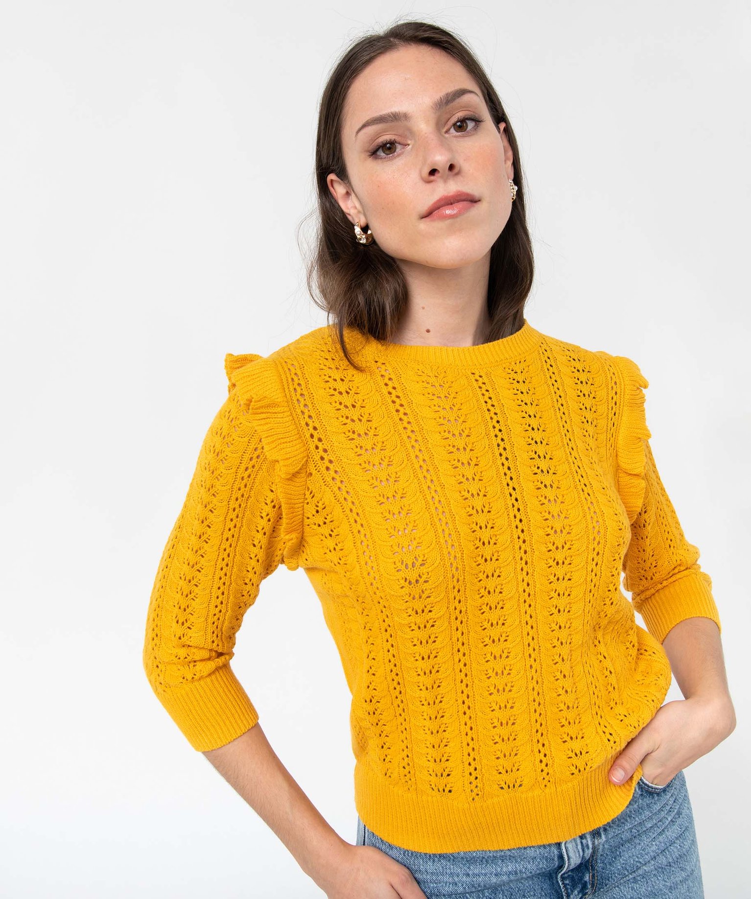 Pull femme en maille ajourée avec volants sur les épaules jaune | GEMO
