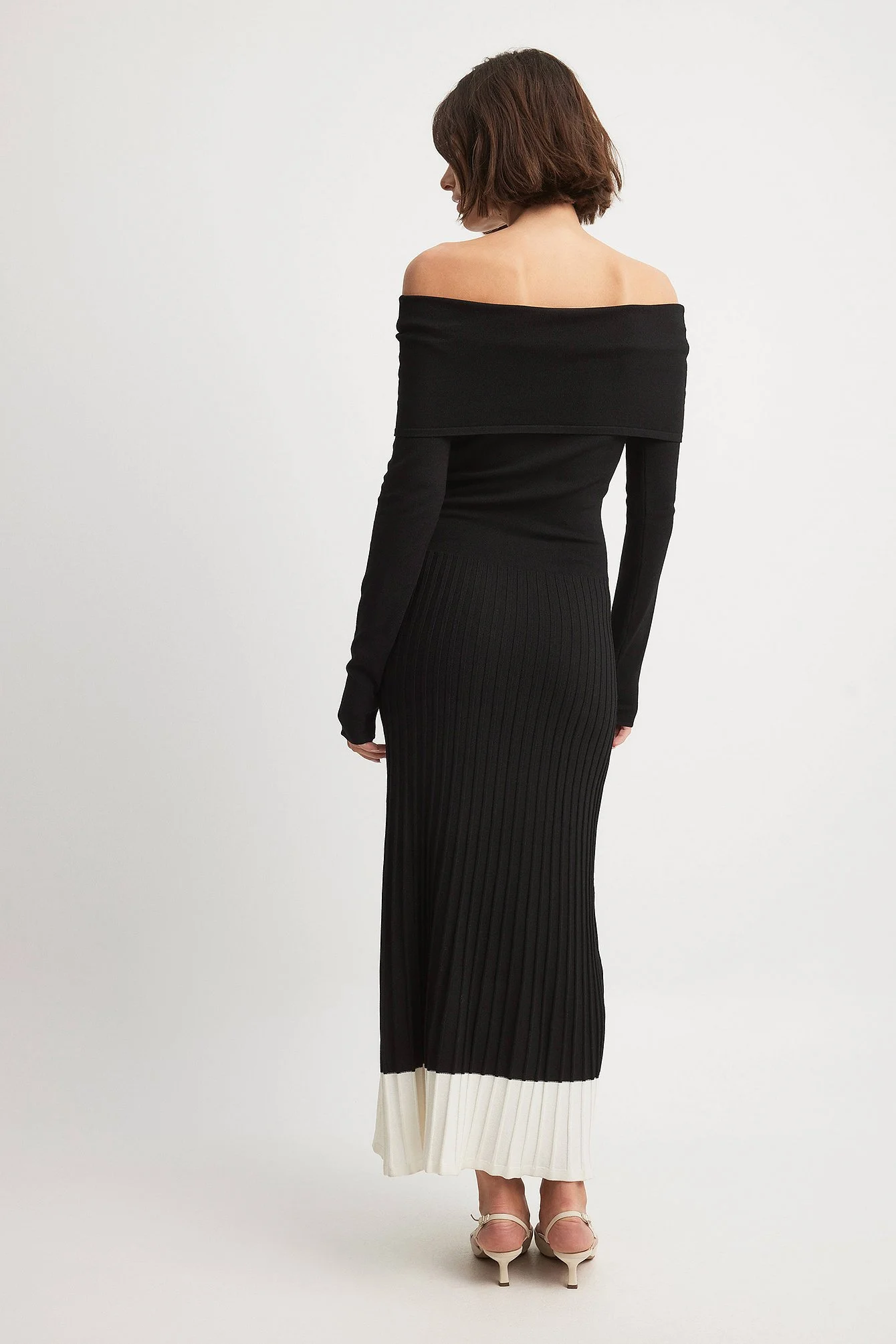 Schulterfreies Maxi-Strickkleid