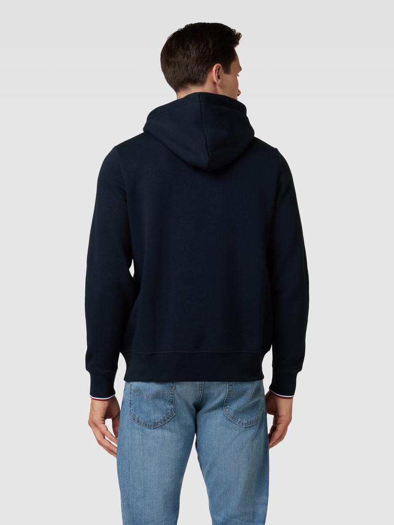 Hoodie mit Känguru-Tasche in marineblau