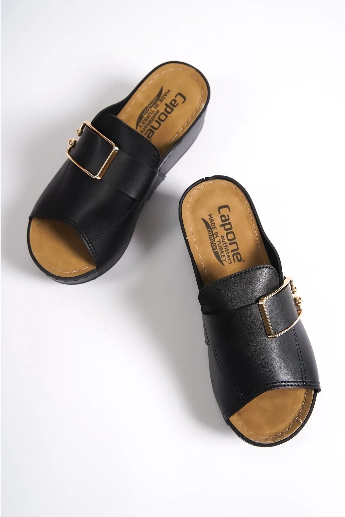 Capone Outfitters  Anatomisch weiche, bequeme Mutterhausschuhe mit Keilabsatz
