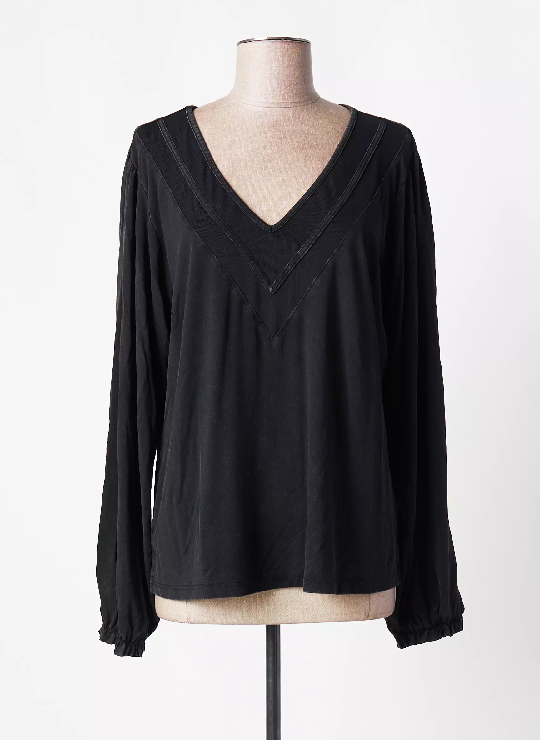 Nu Tshirts Femme couleur noir