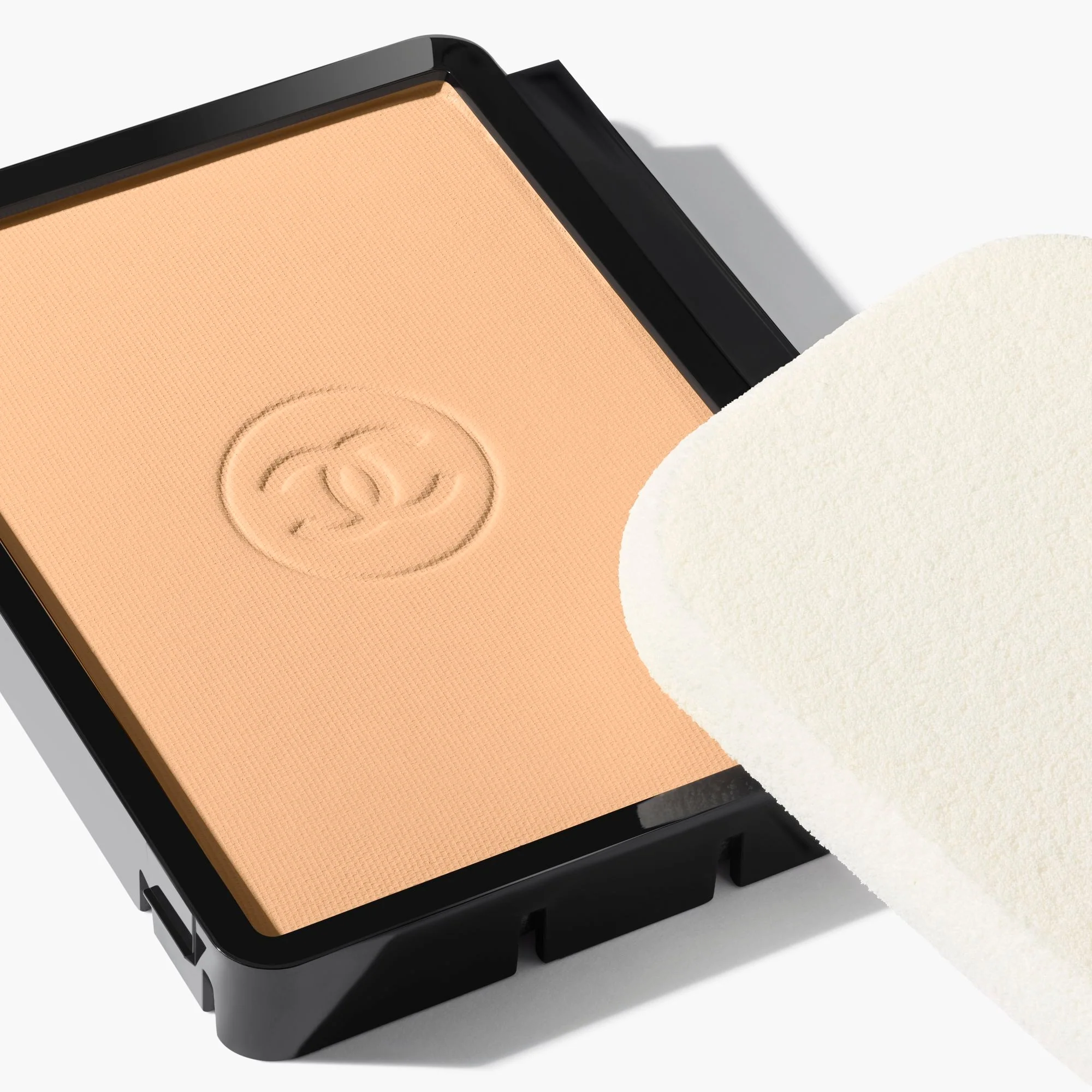 ULTRA LE TEINT REFILL - BASE DE MAQUILLAJE COMPACTA DE ALTA PERFECCIÓN. LARGA DURACIÓN. MÁXIMO CONFORT.