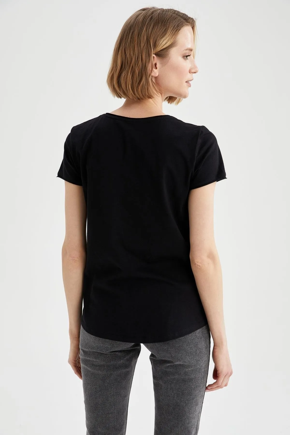 DeFacto  Kurzarm-T-Shirt aus 100 % Baumwolle mit normaler Passform und Rundhalsausschnitt