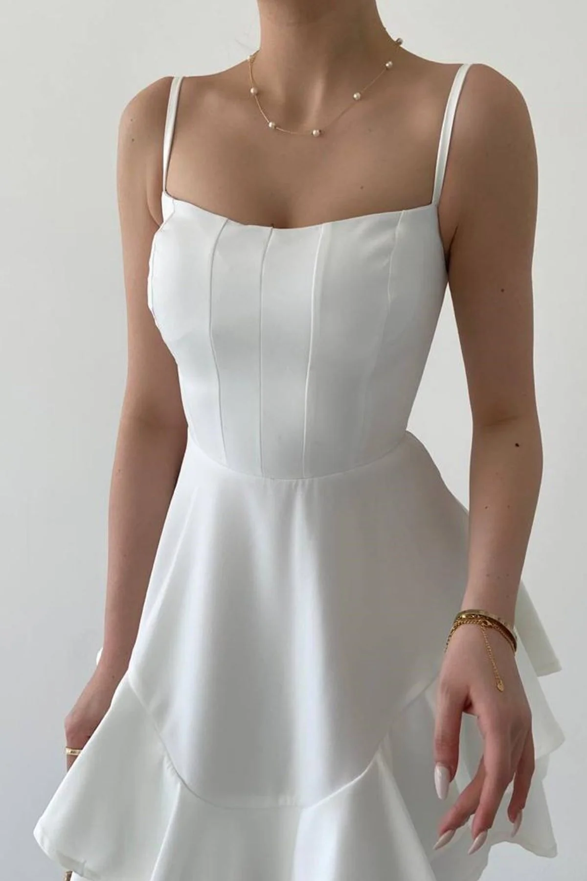 vuvutasarım  Atlas Stoff Dünner Trägerrock Bodendetail Weißes Abendkleid Weißes Abschlusskleid 102