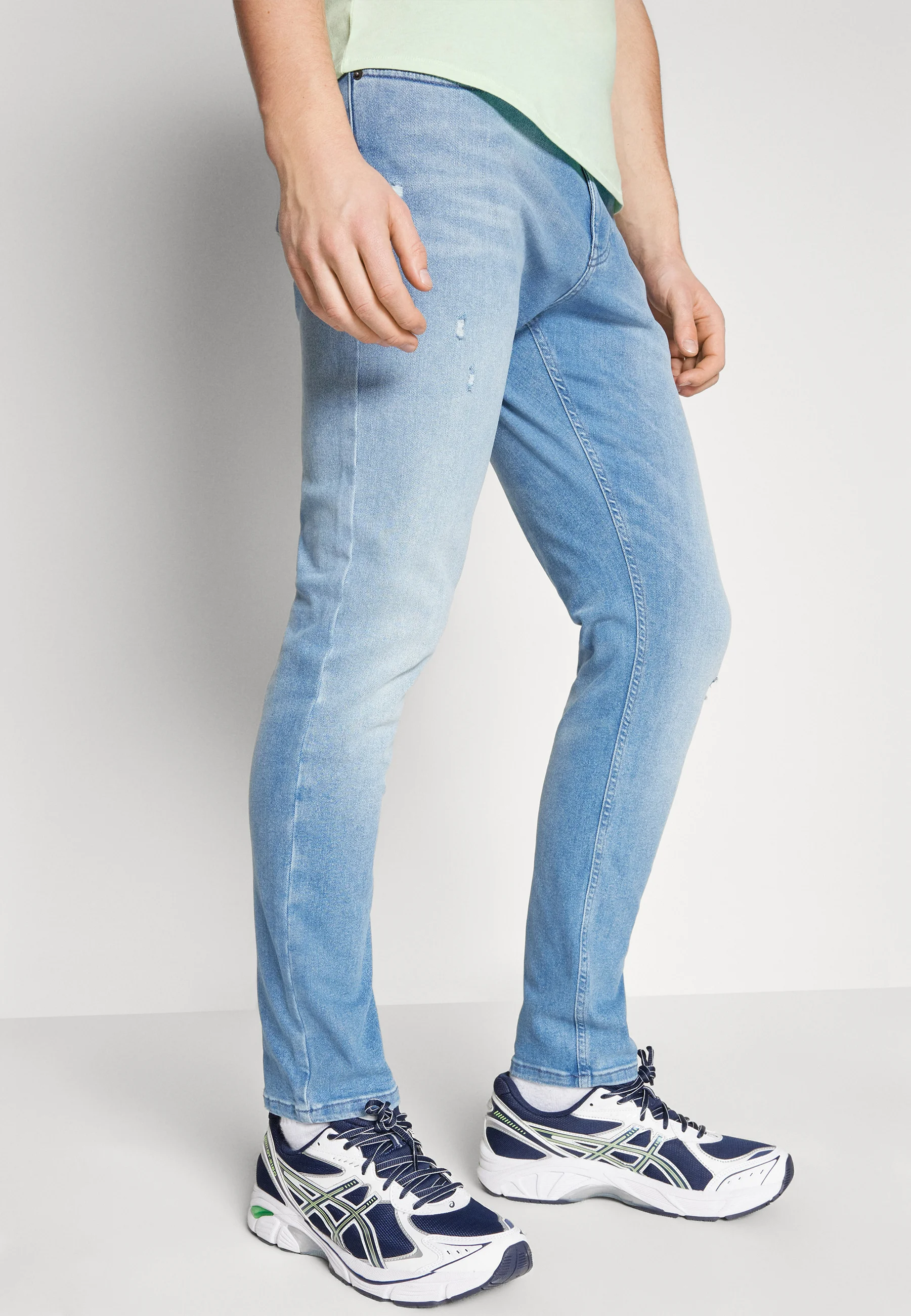 Tommy Jeans AUSTIN SLIM TAPERED - Vaqueros de corte cónico