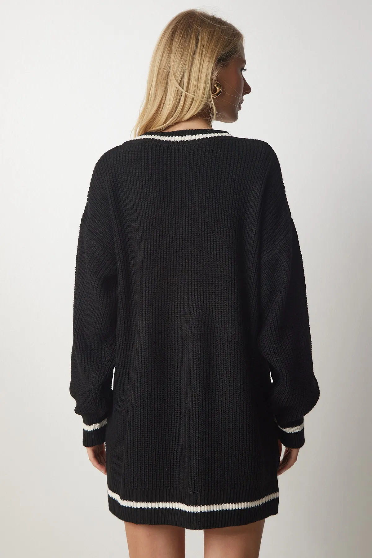 Happiness İstanbul  Schwarzes, langes, übergroßes Strick-Sweatshirt mit V-Ausschnitt für Damen, BP00140