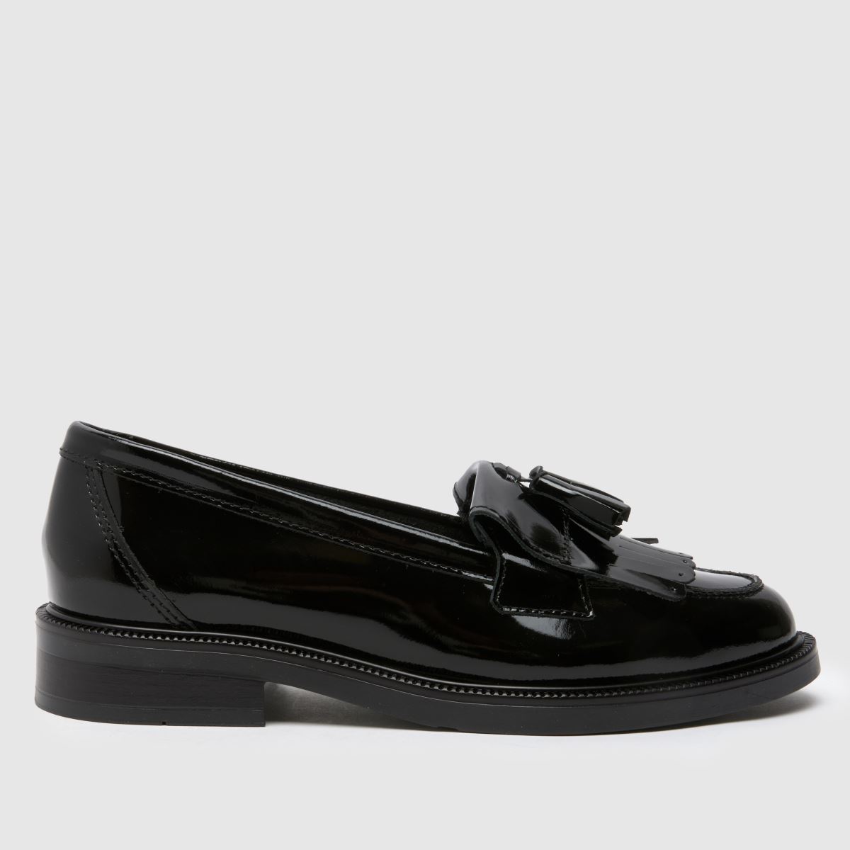 Schuh – Lizzie – Svarta, platta loafers i lackat läder med bred passform
