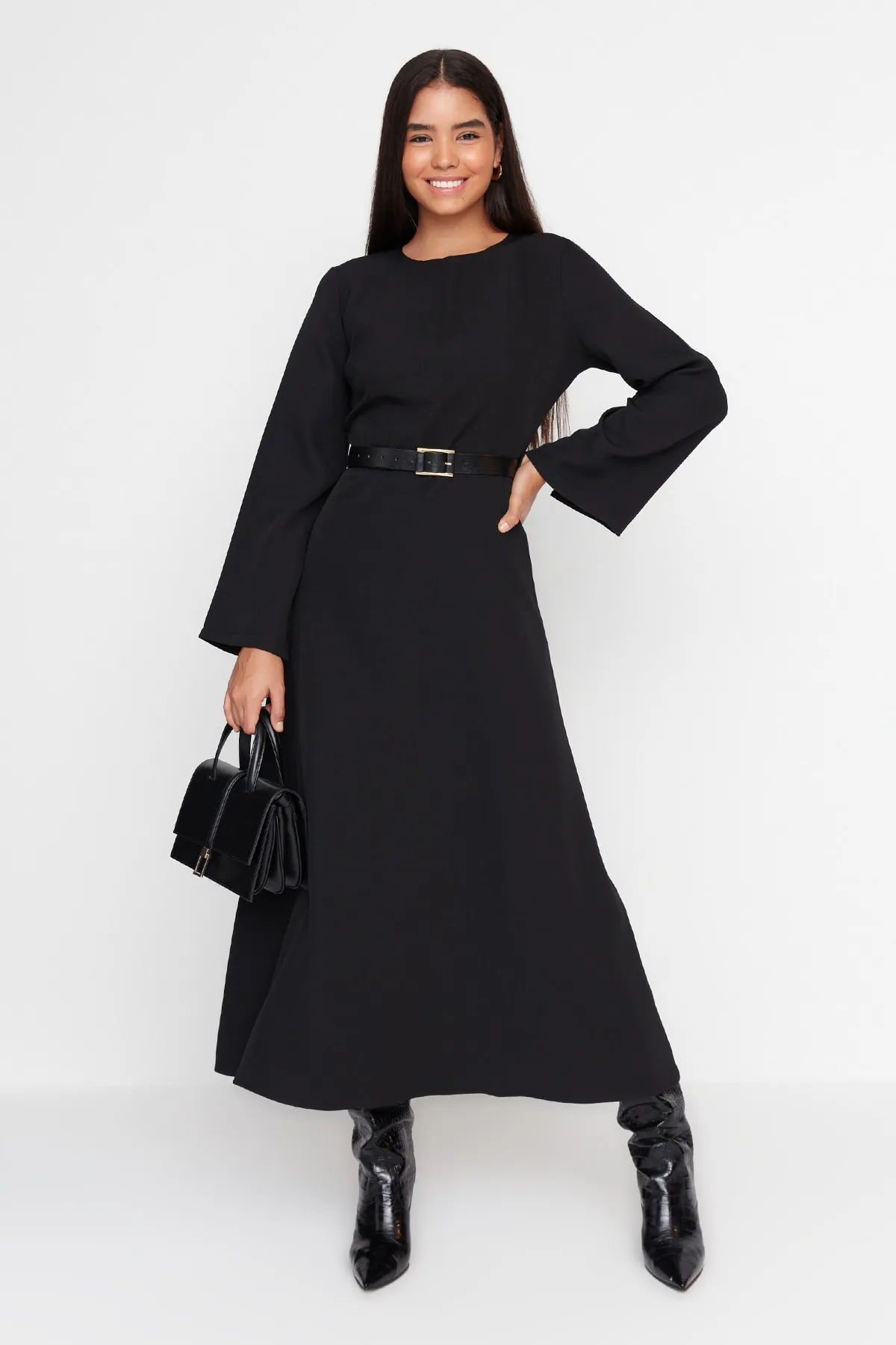 Trendyol Modest  Schwarzes gewebtes A-Linien-Kleid mit Gürtel TCTAW23EB00143