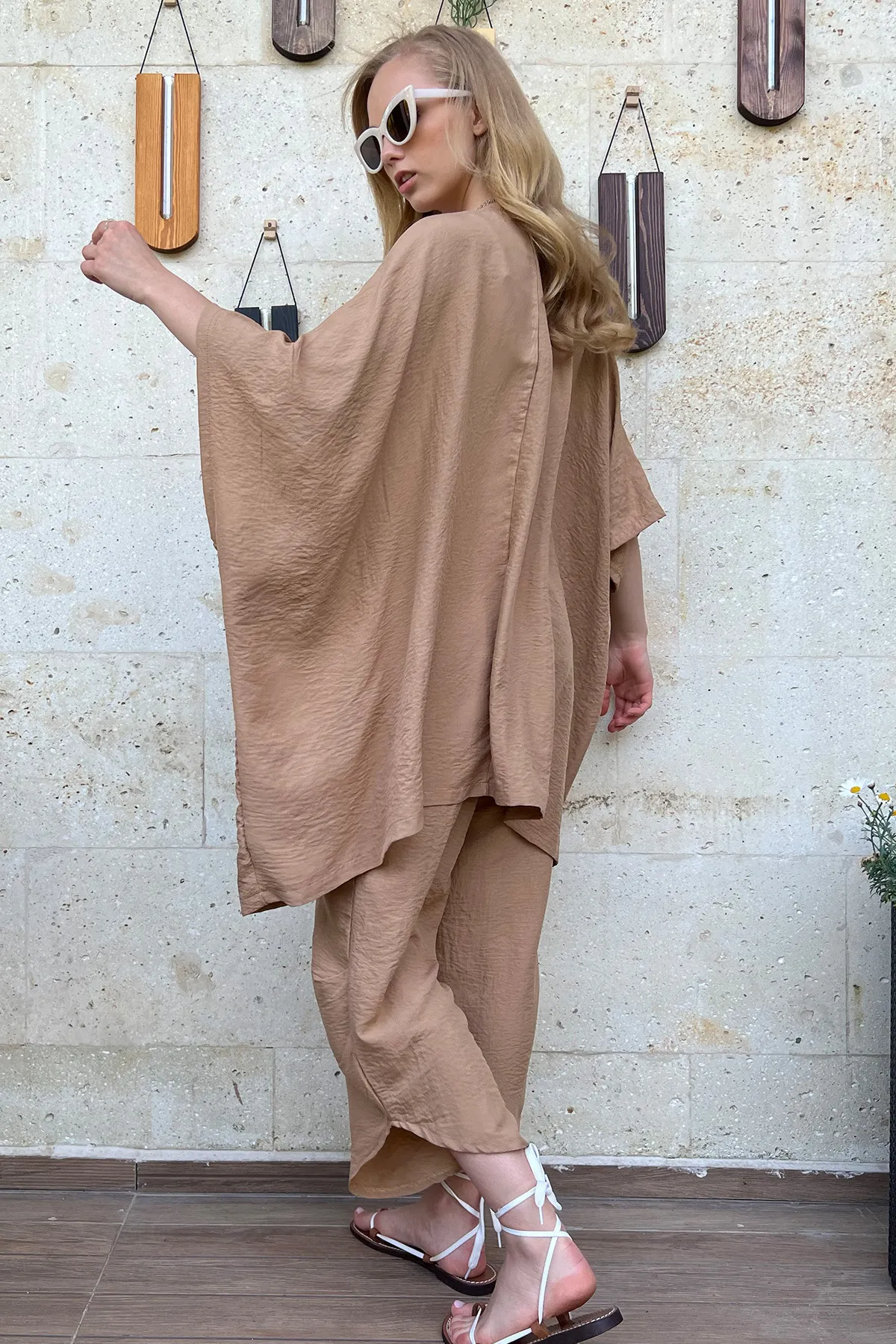 Trend Alaçatı Stili  Beiges Doppelset aus Hose und Jacke mit Beinschlitz für Damen, selbststrukturiert, ALC-752-001
