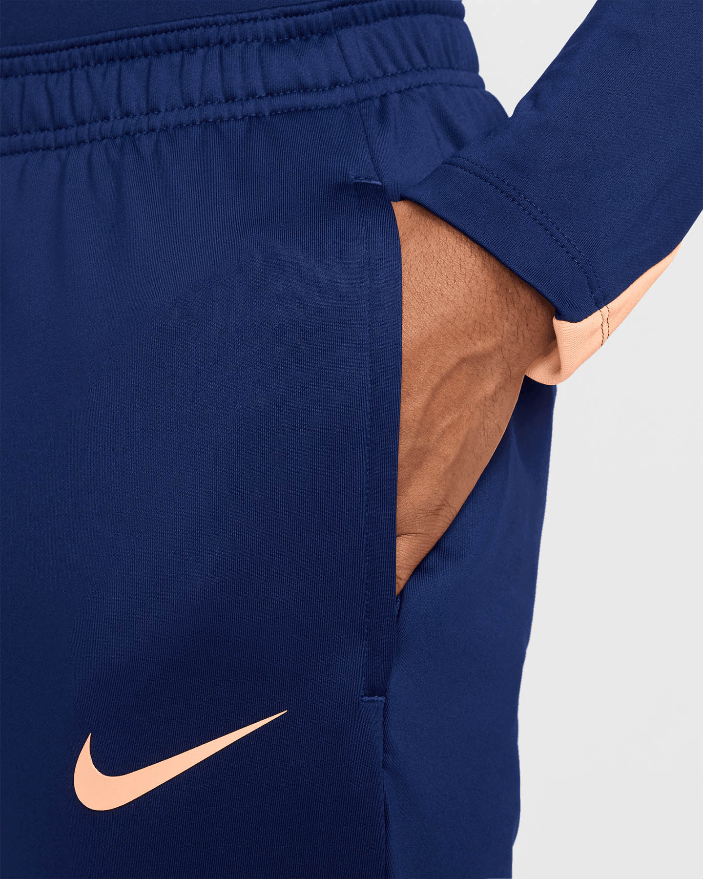 Futbalové šortky Nike Strike M FN2405-493
