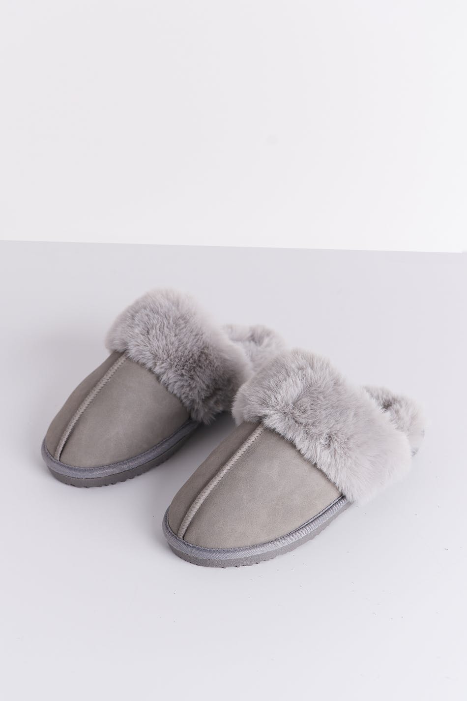 Faux fur slippers