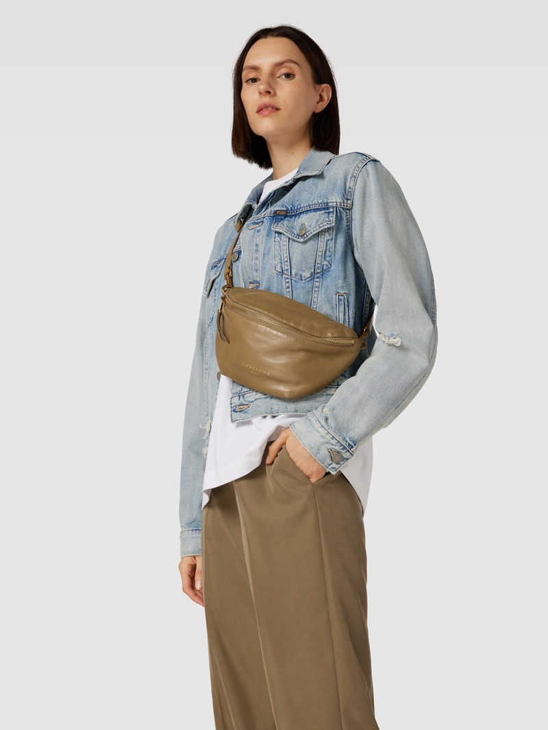 Crossbody Bag aus Leder Modell 'Tavia' in schlamm