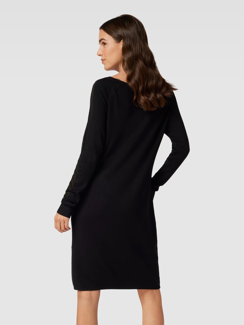 Knielanges Strickkleid mit U-Boot-Ausschnitt in schwarz