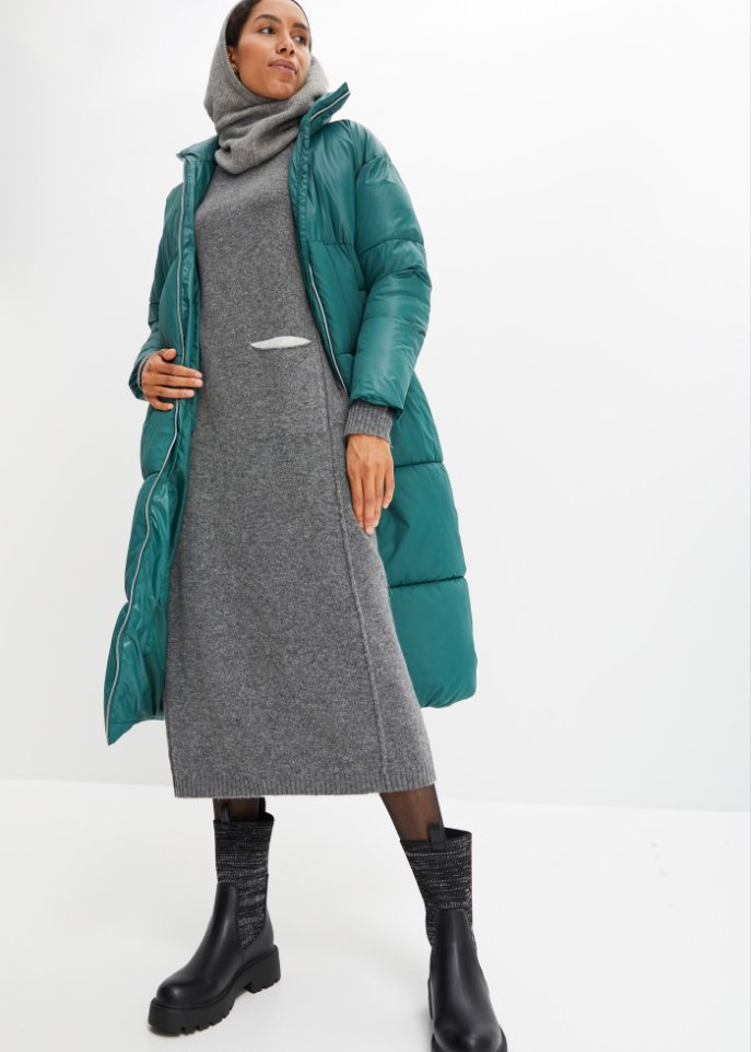 Strickkleid mit Tasche und recyceltem Polyester