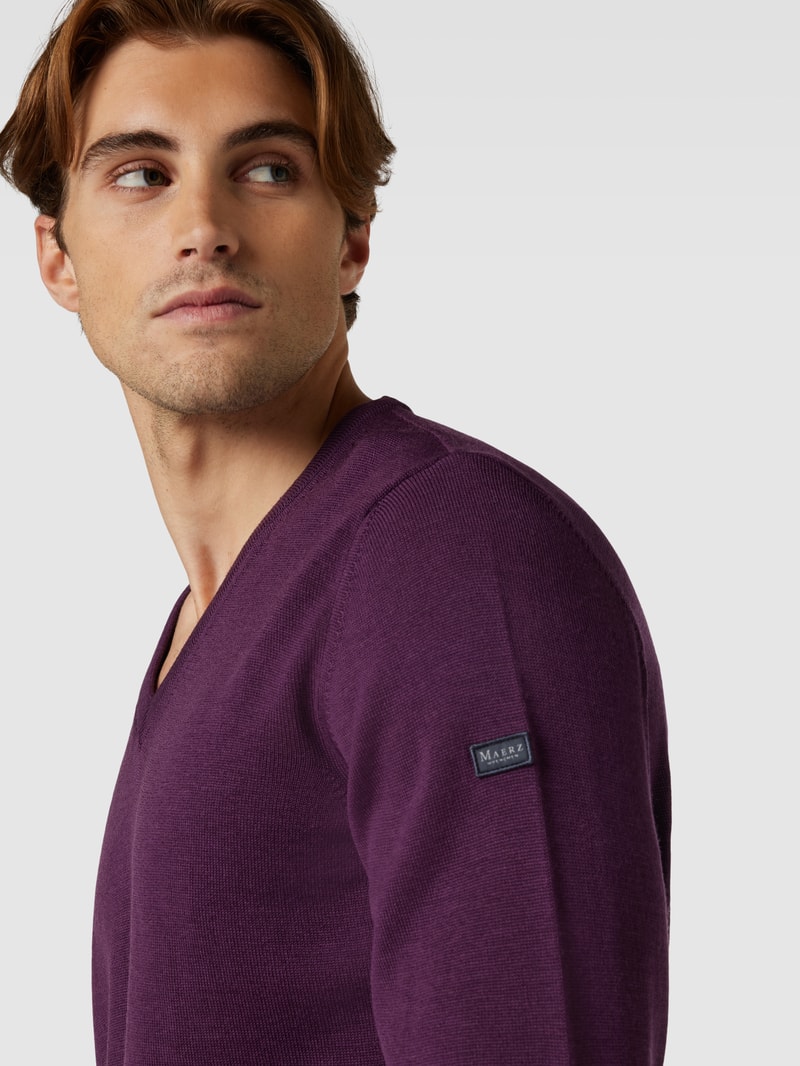 Strickpullover mit Label-Patch in bordeaux rot