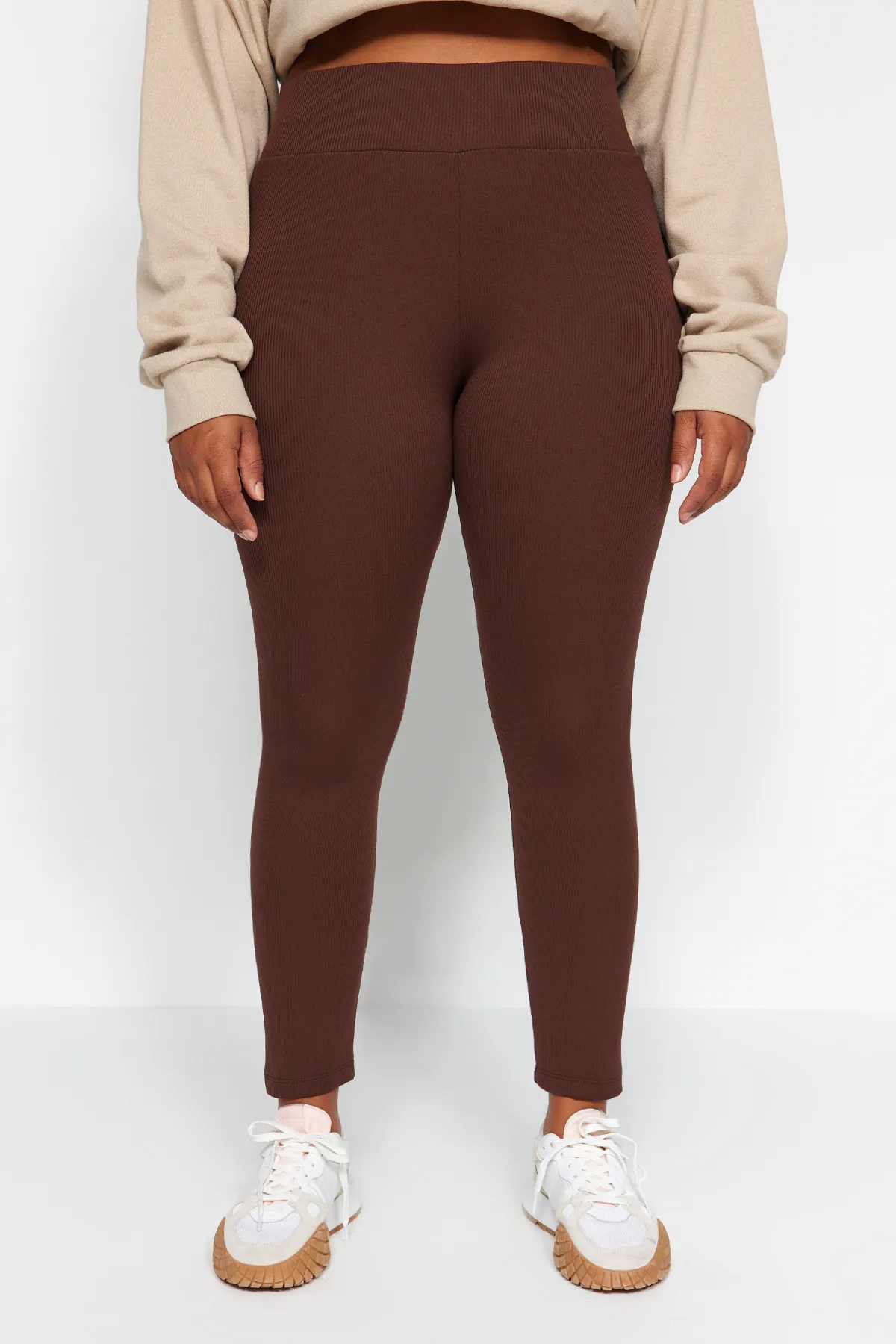 Trendyol Curve  Braune Strickstrumpfhose mit Fleece-Innenseite TBBAW23BV00017