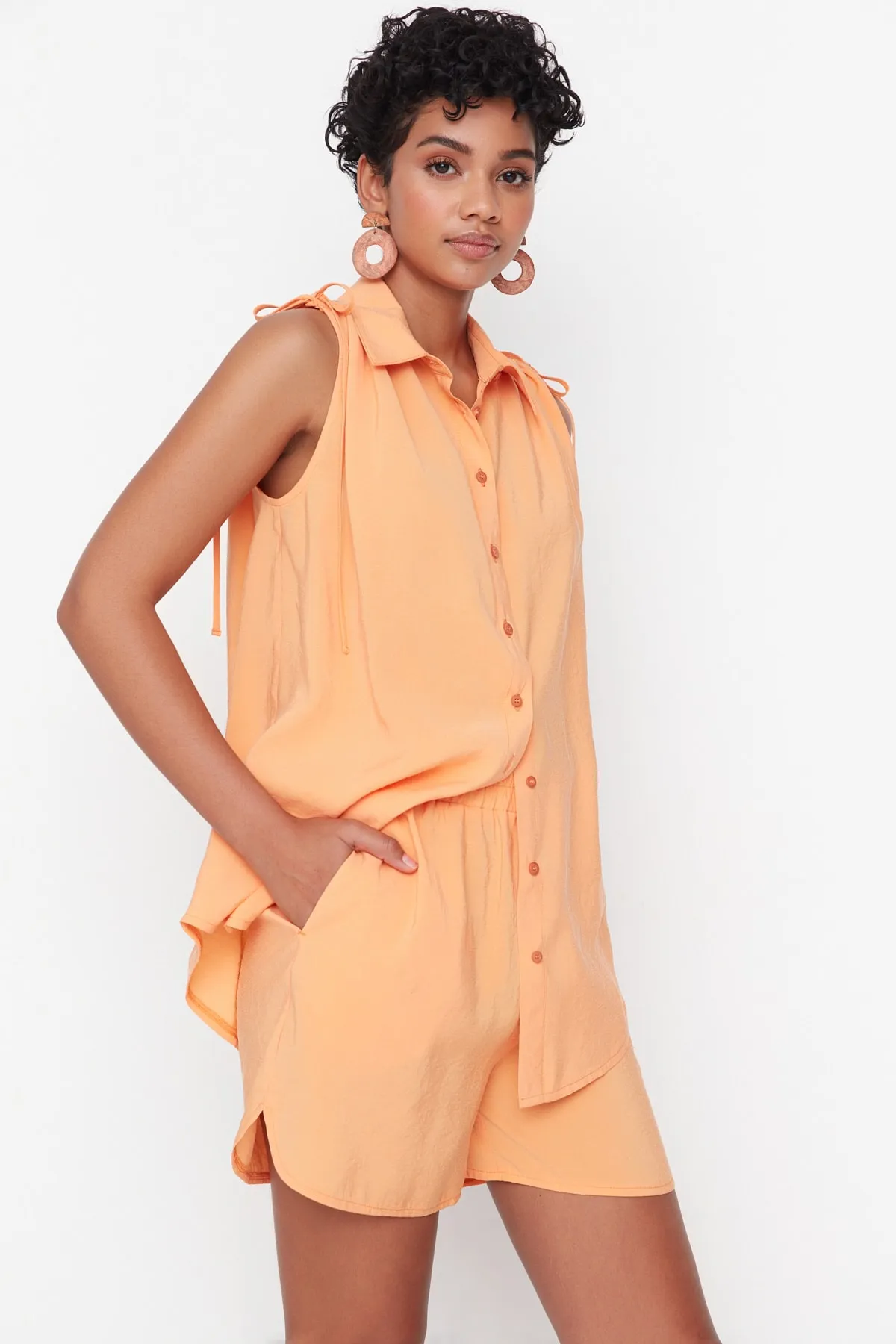 Trendyol Collection  Orange gewebte Shorts TWOSS22SR00153