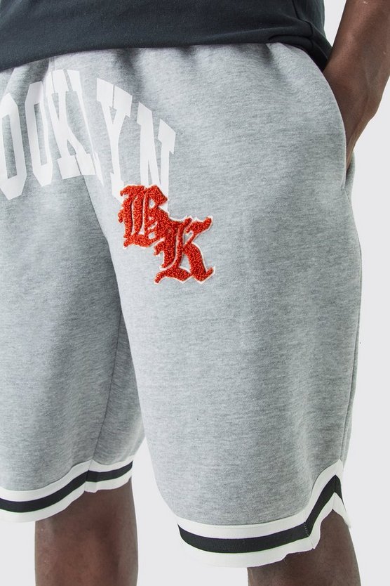 Mittellange Oversize Basketball-Shorts mit Brooklyn-Print