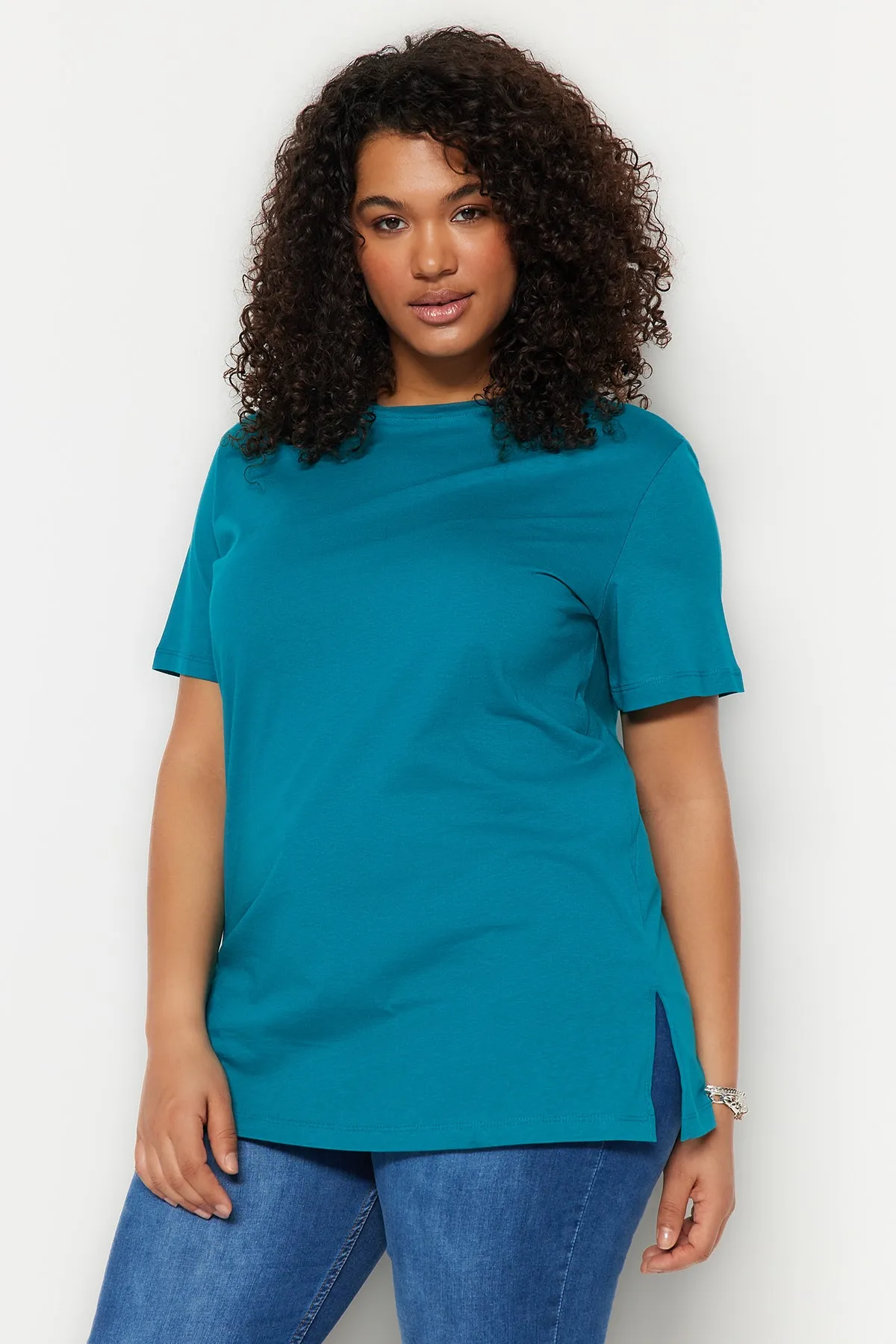 Trendyol Curve  Petrolfarbenes Boyfriend-Strick-T-Shirt mit Rundhalsausschnitt und Schlitz TBBSS22BF0031
