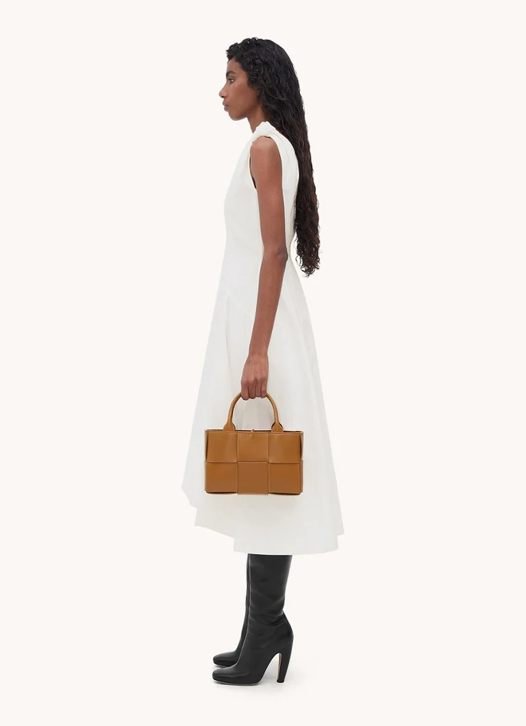 Geanta de cumparaturi din piele de miel Bottega Veneta Mini Arco