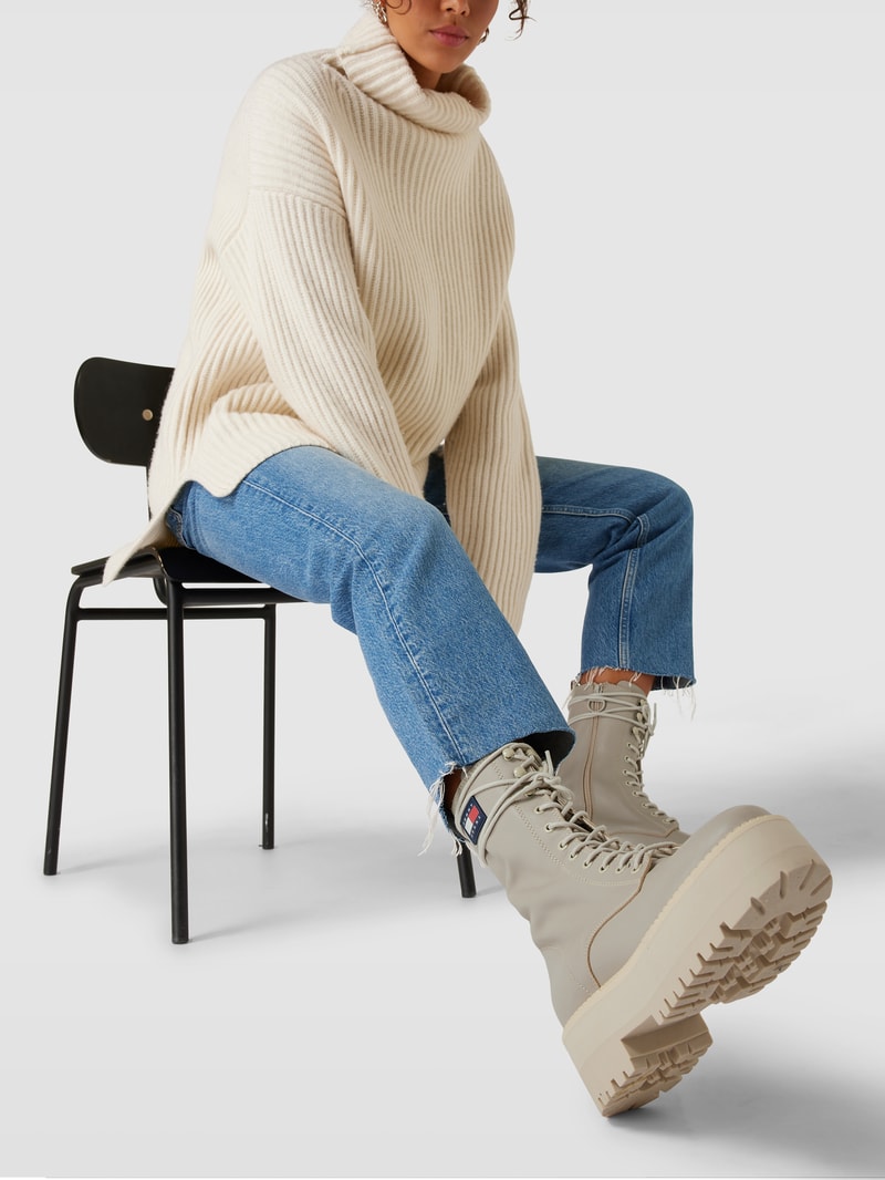 Schnürboots aus Leder mit Plateausohle in beige