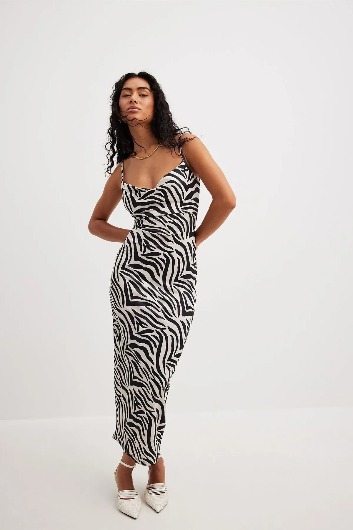 NA-KD  Maxikleid mit Wasserfallausschnitt