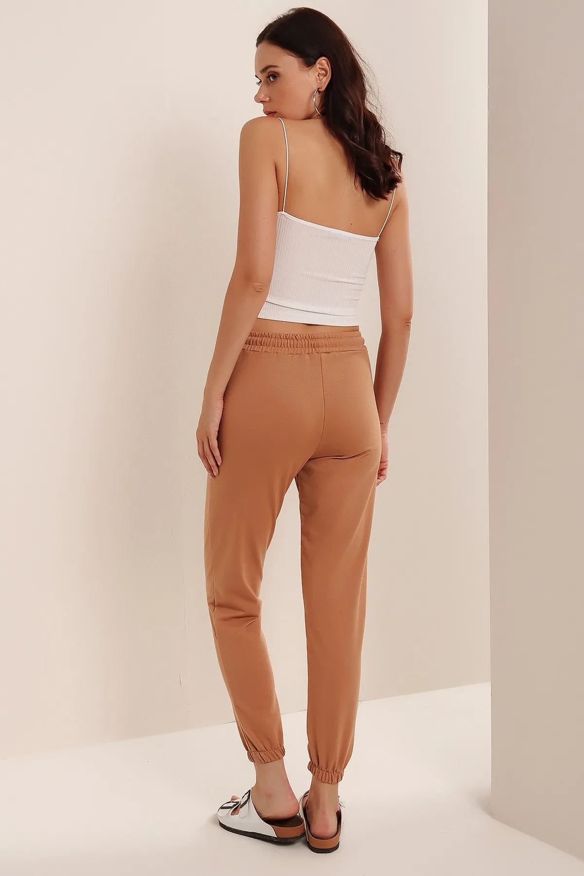 HAKKE  Hellbraune Jogginghose für Damen mit Taschen